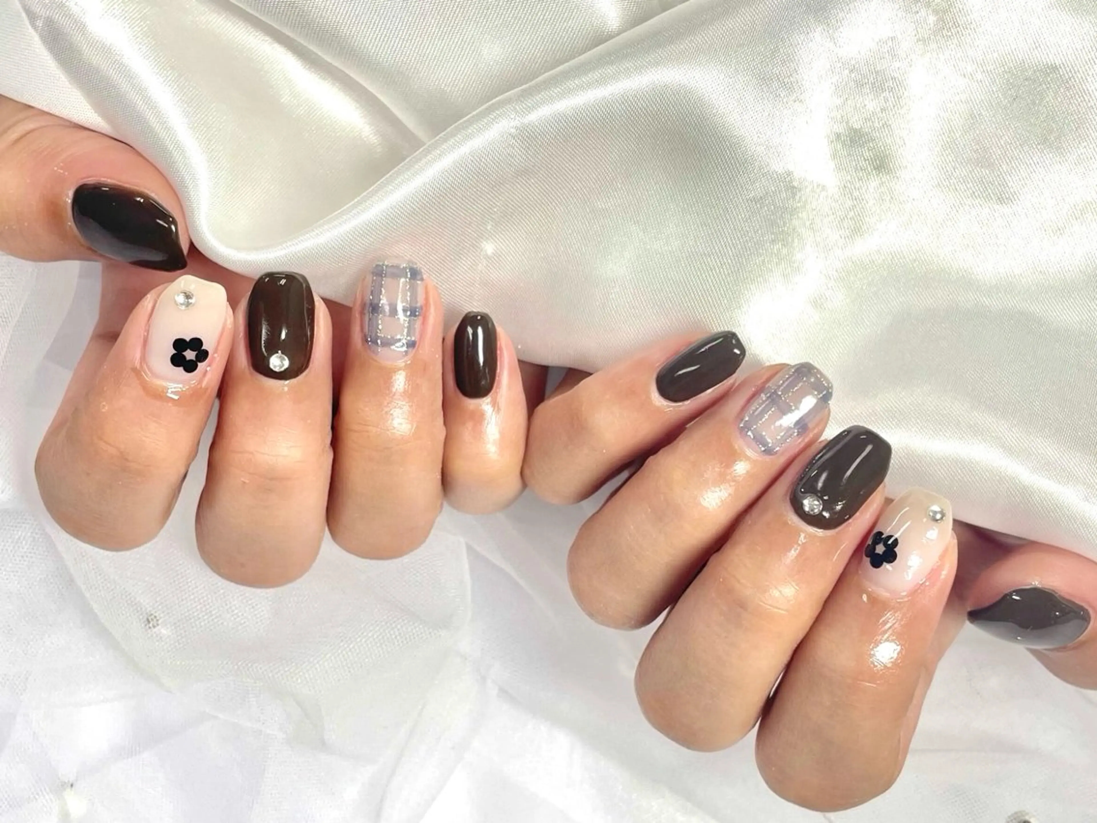 ネイル アートネイル ジェルネイル マグネットネイル 持ち込み パラジェル ハンドネイル Nail Neige🐈🌙のネイルデザイン