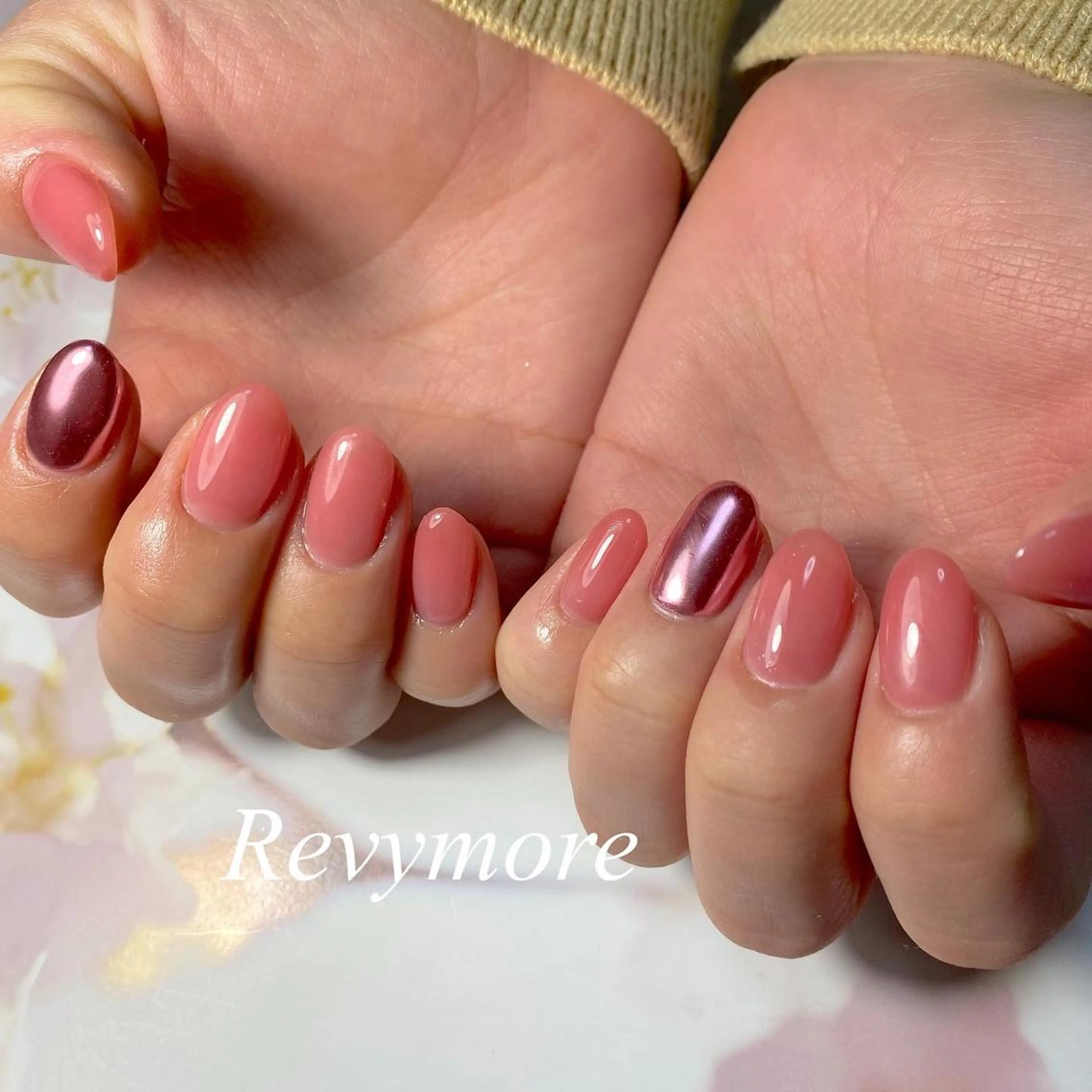 ミディアム ネイル ジェルネイル ミラーネイル ニュアンスネイル オフィスネイル ピンク nail salon Revymoreのネイルデザイン