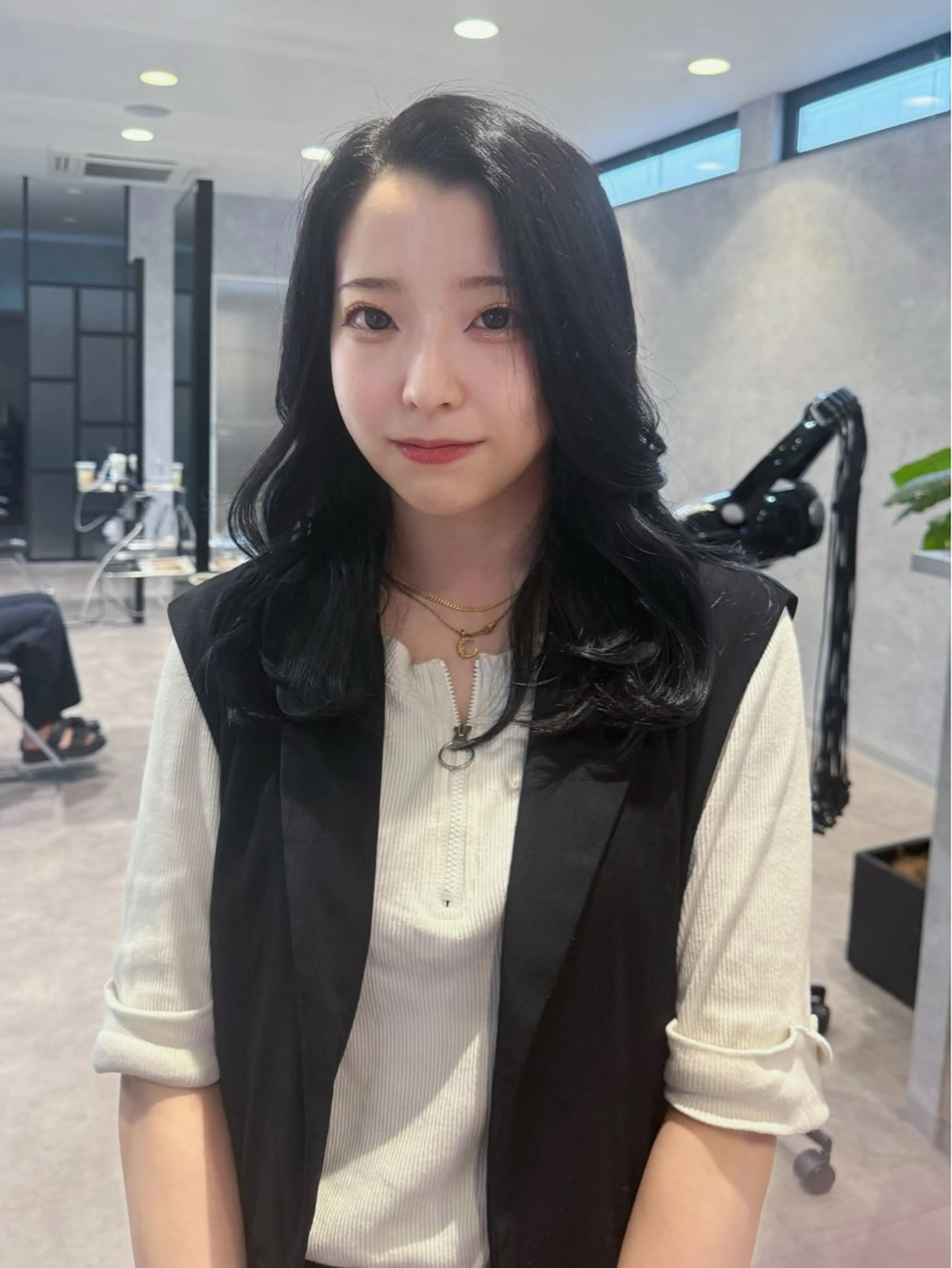 ミディアム レイヤーカット 野林 夏帆のヘアスタイル