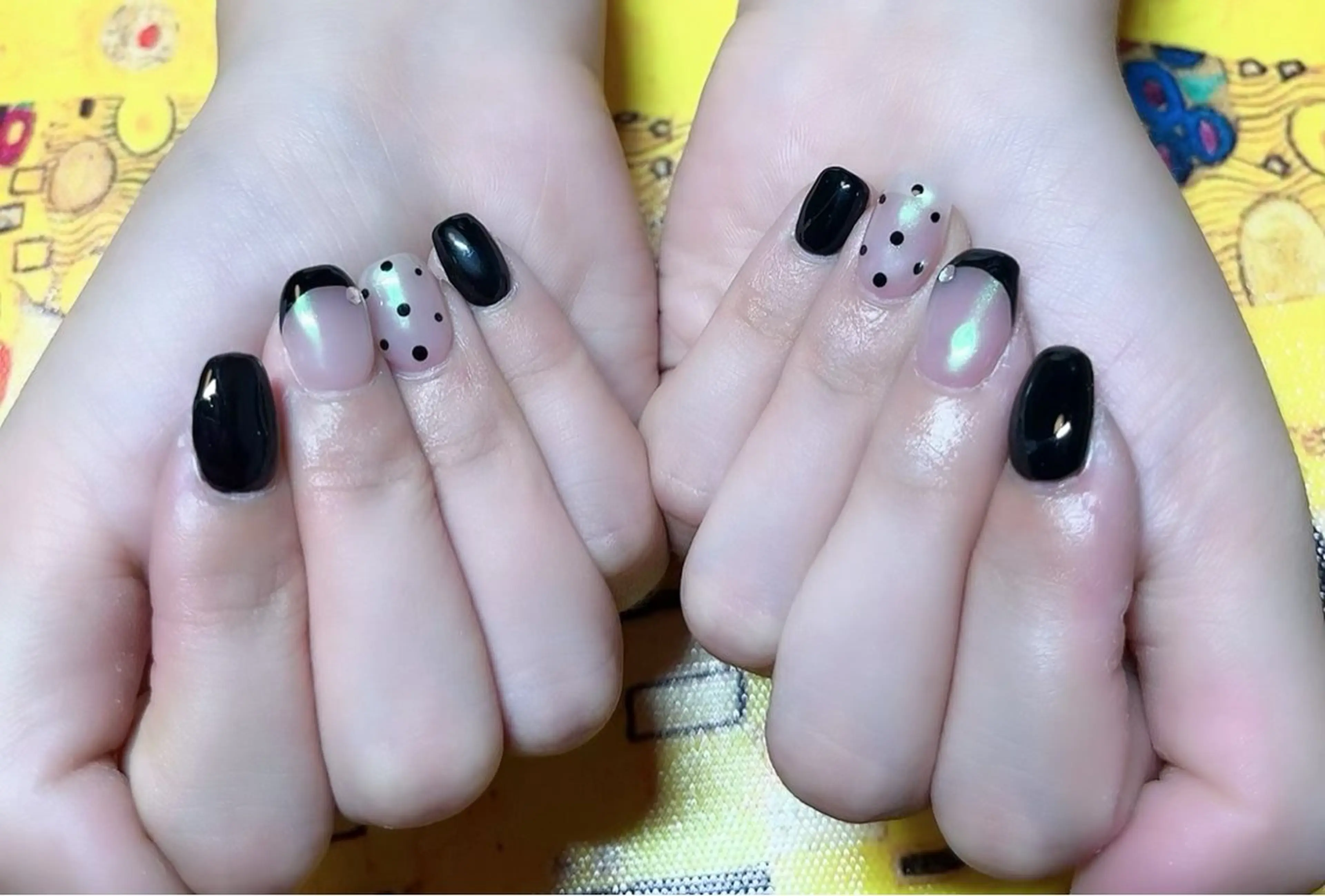 ネイル ハンドネイル MoonNail ユリ🌸のネイルデザイン