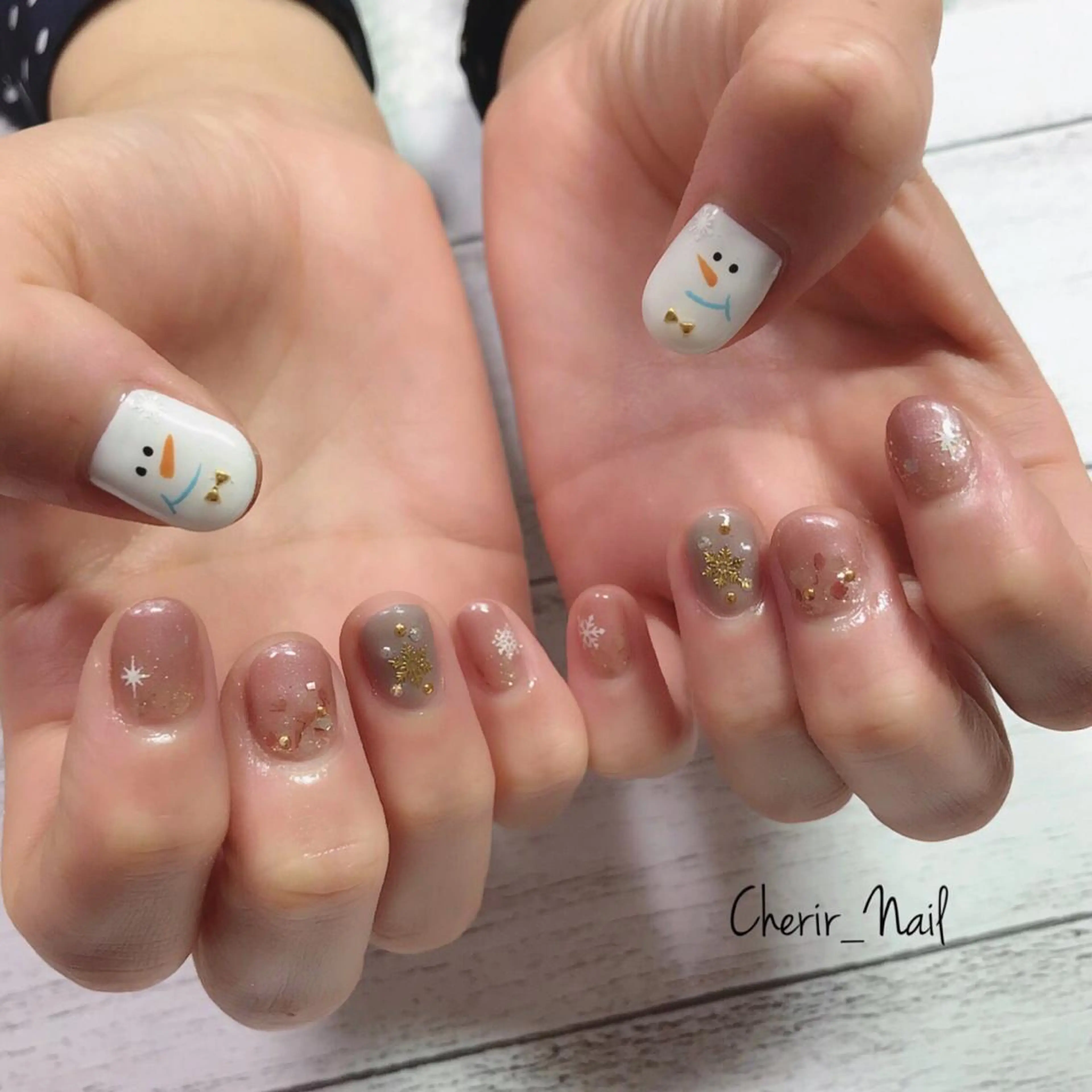 ネイル キラキラネイル ワンカラーネイル ピンク 冬ネイル クリスマス Cherirnail kaoriのネイルデザイン