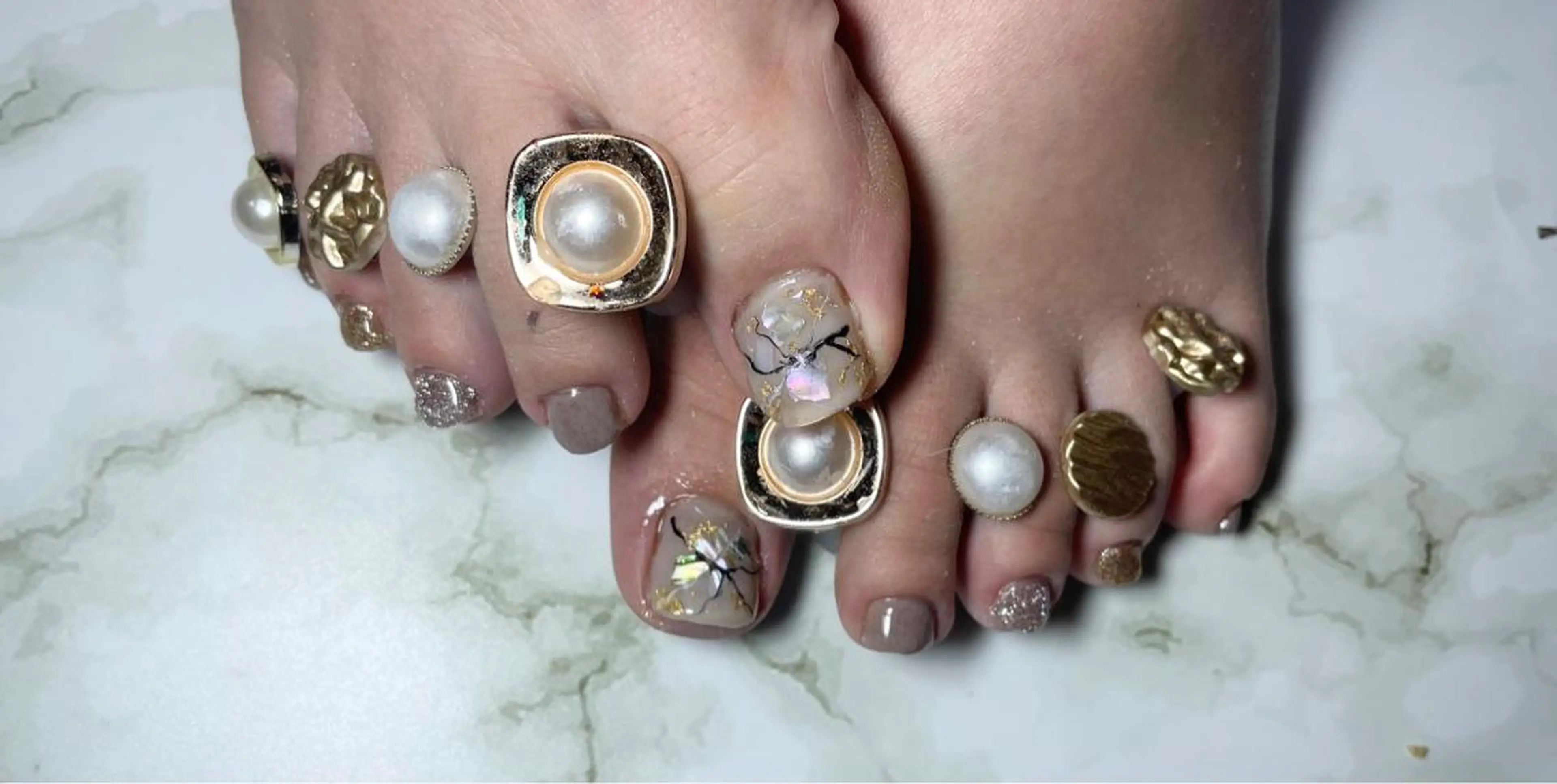 ネイル フットネイル ニュアンスネイル フットネイル Ruana Nailのネイルデザイン