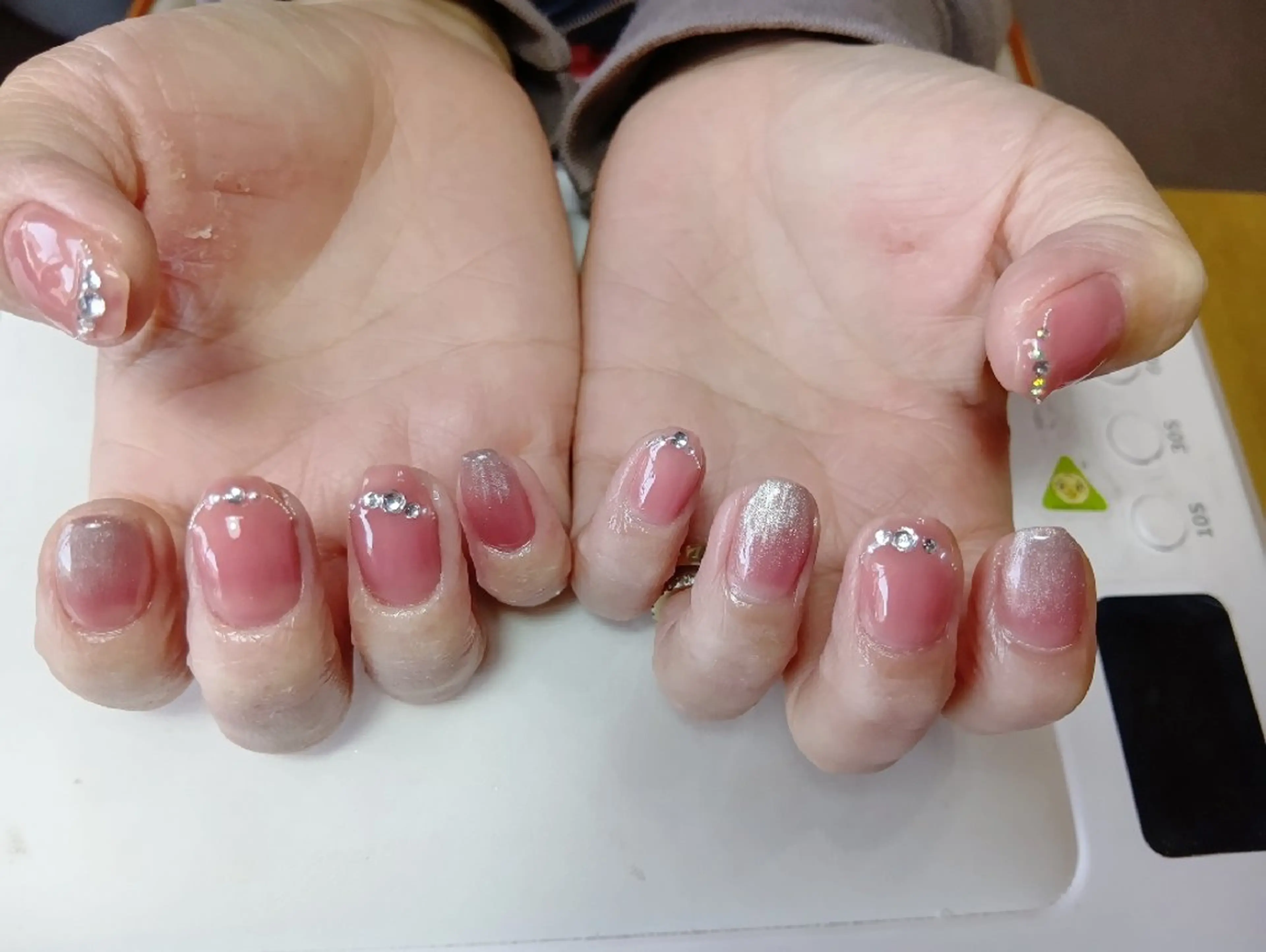 ネイル 長さ出し Hina ネイルサロンのネイルデザイン