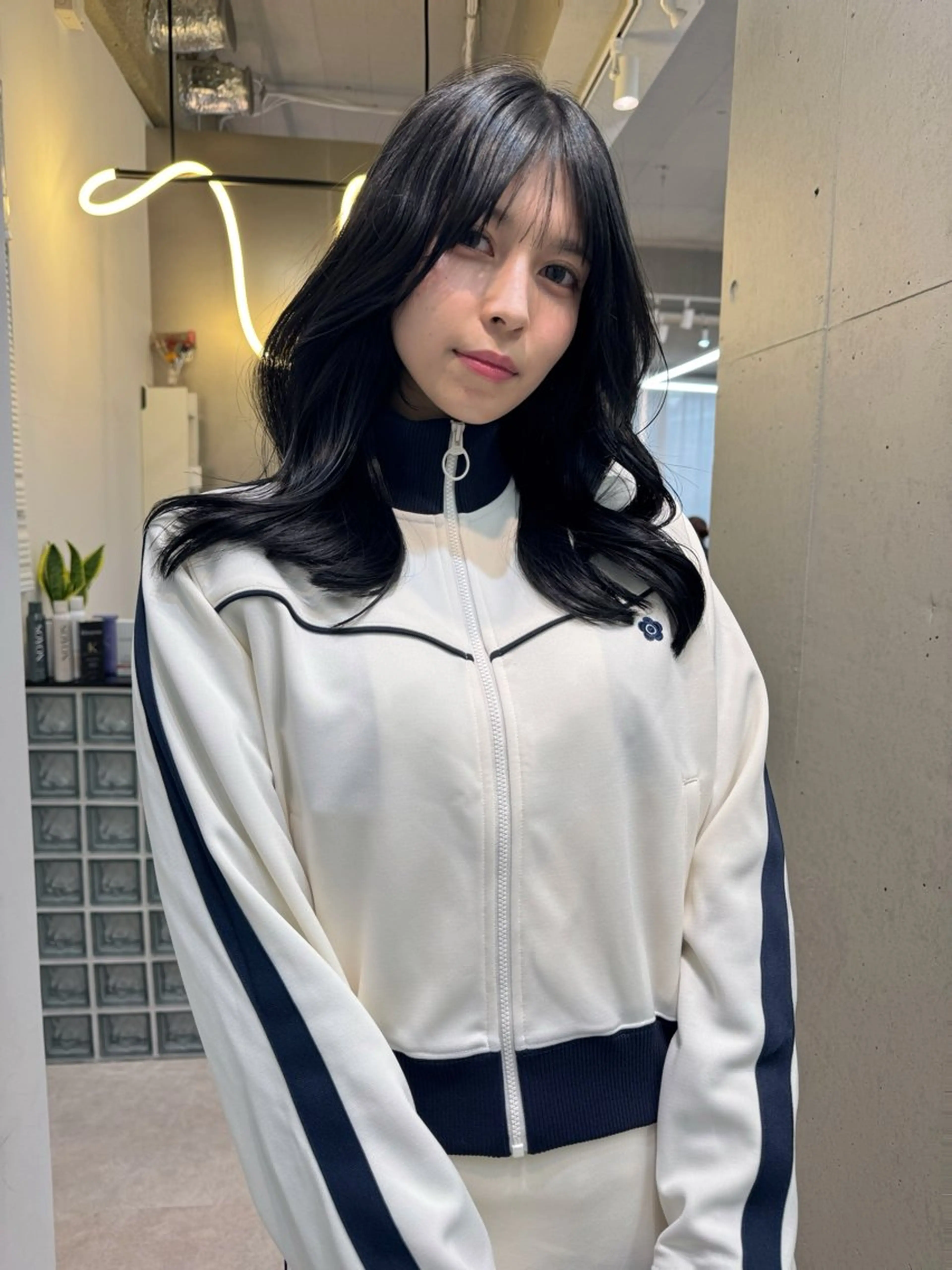 セミロング くびれヘア 韓国風ヘア シースルーバング カット ヘアカラー トリートメント 戸塚 直人のヘアスタイル