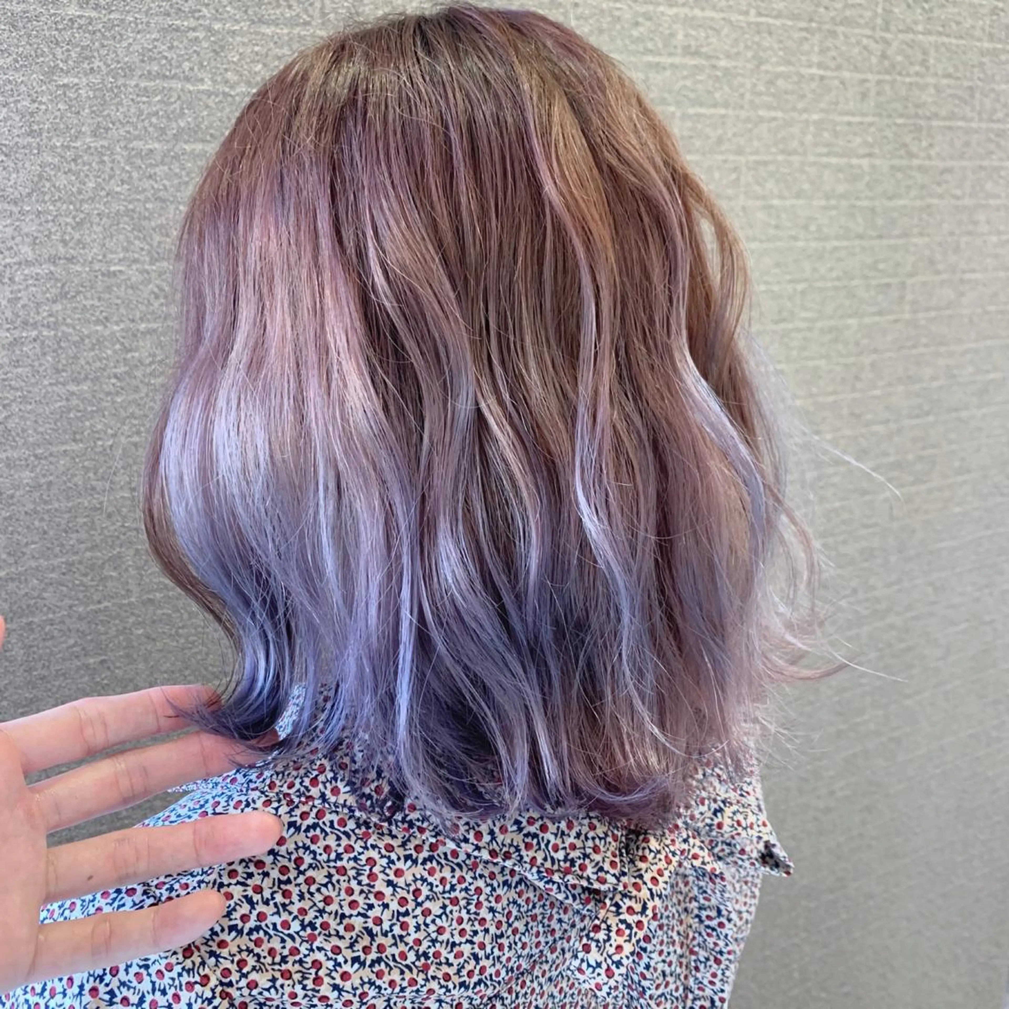 ショート カラー バレイヤージュ レイヤーカット 清水 亮太／赤み消しカラーのヘアスタイル