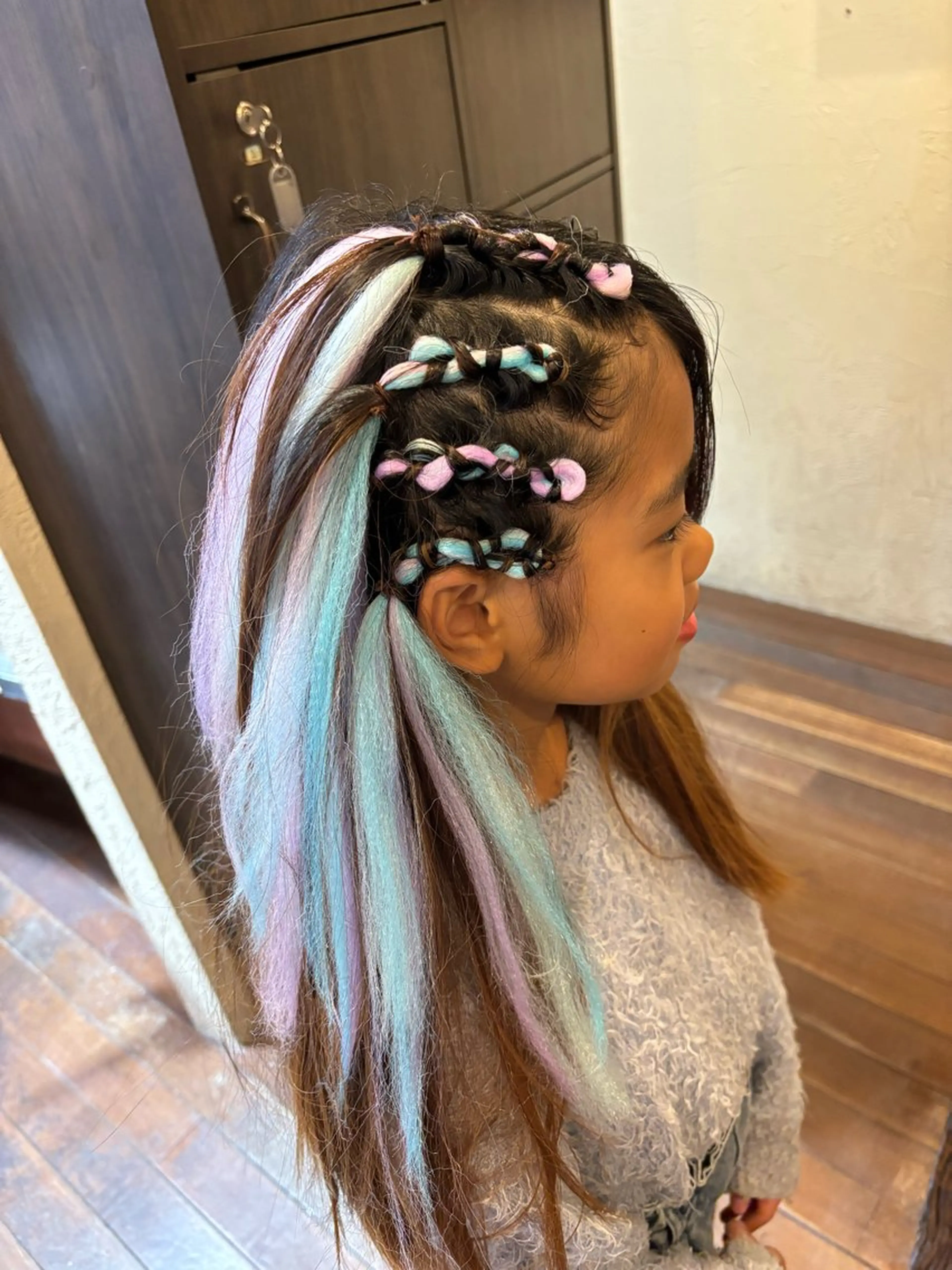 コーンロウハーフ一本1000円フル1300円エクステ一本500円ファイバー300円の写真