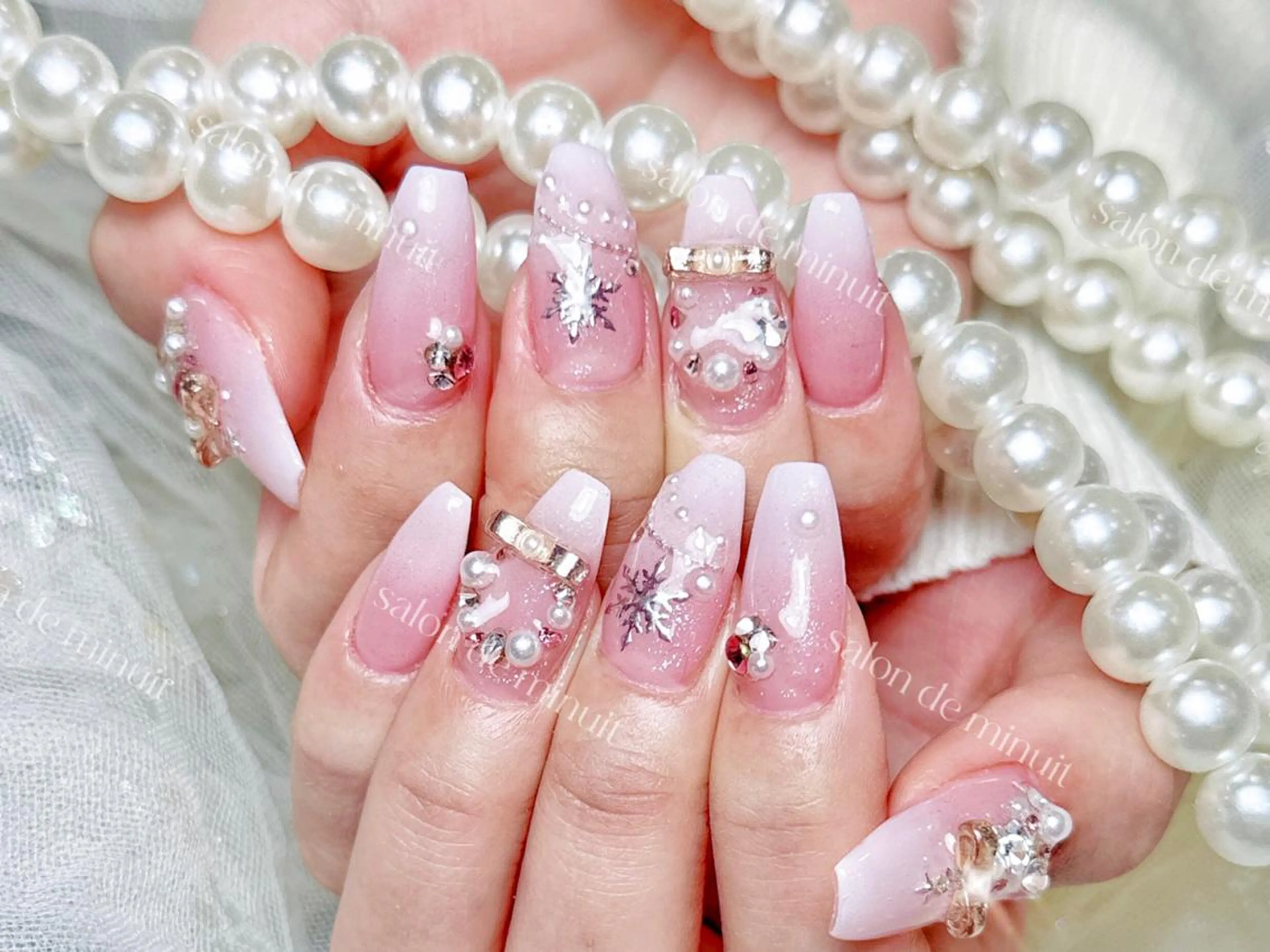 ネイル 🦋 Queenieのネイルデザイン