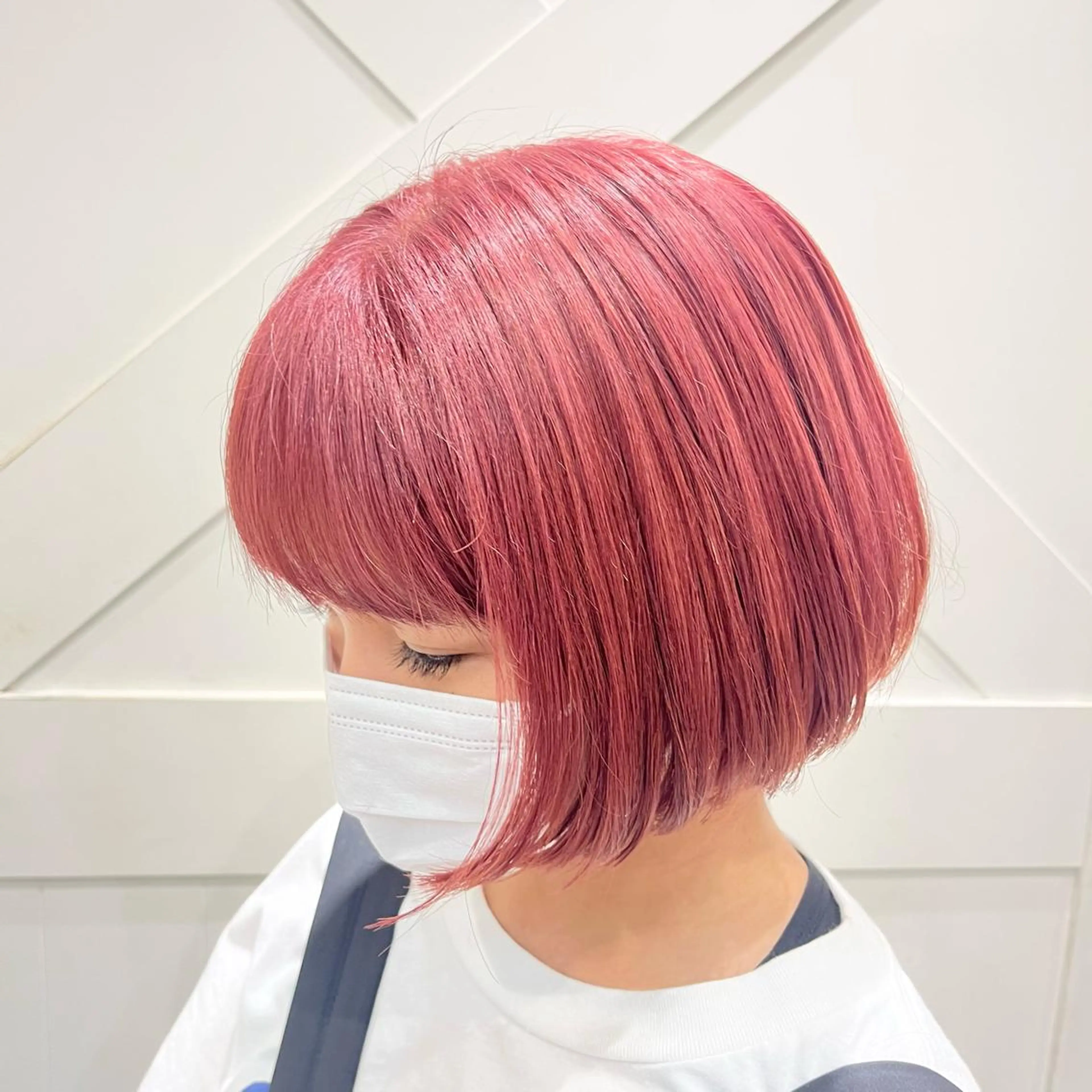 ミディアム カラー ブリーチ ピンクカラー ヘアカラー トリートメント ハイトーンカラー シールエクステのヘアスタイル