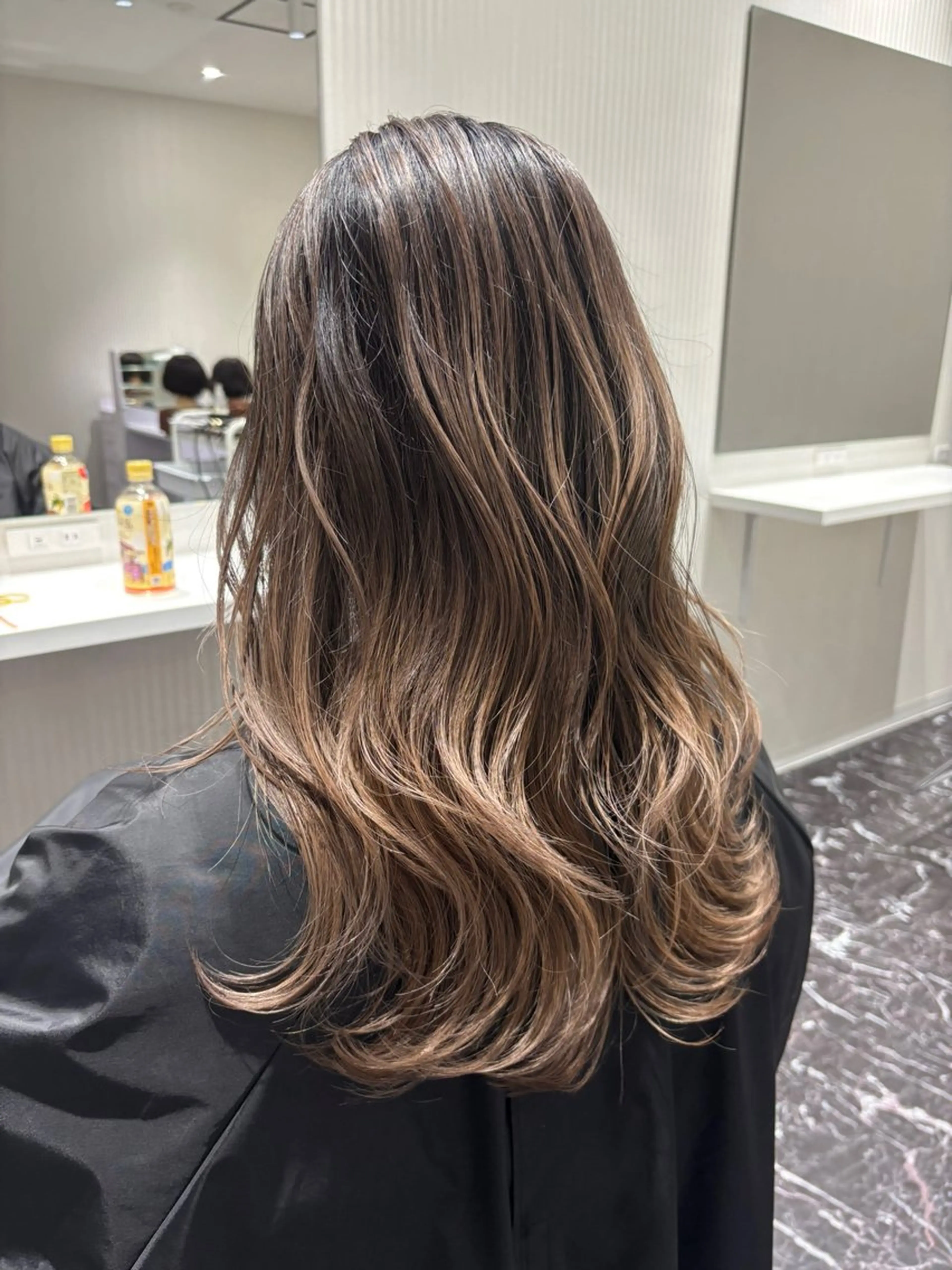 ロング カラー veil あおいのヘアスタイル