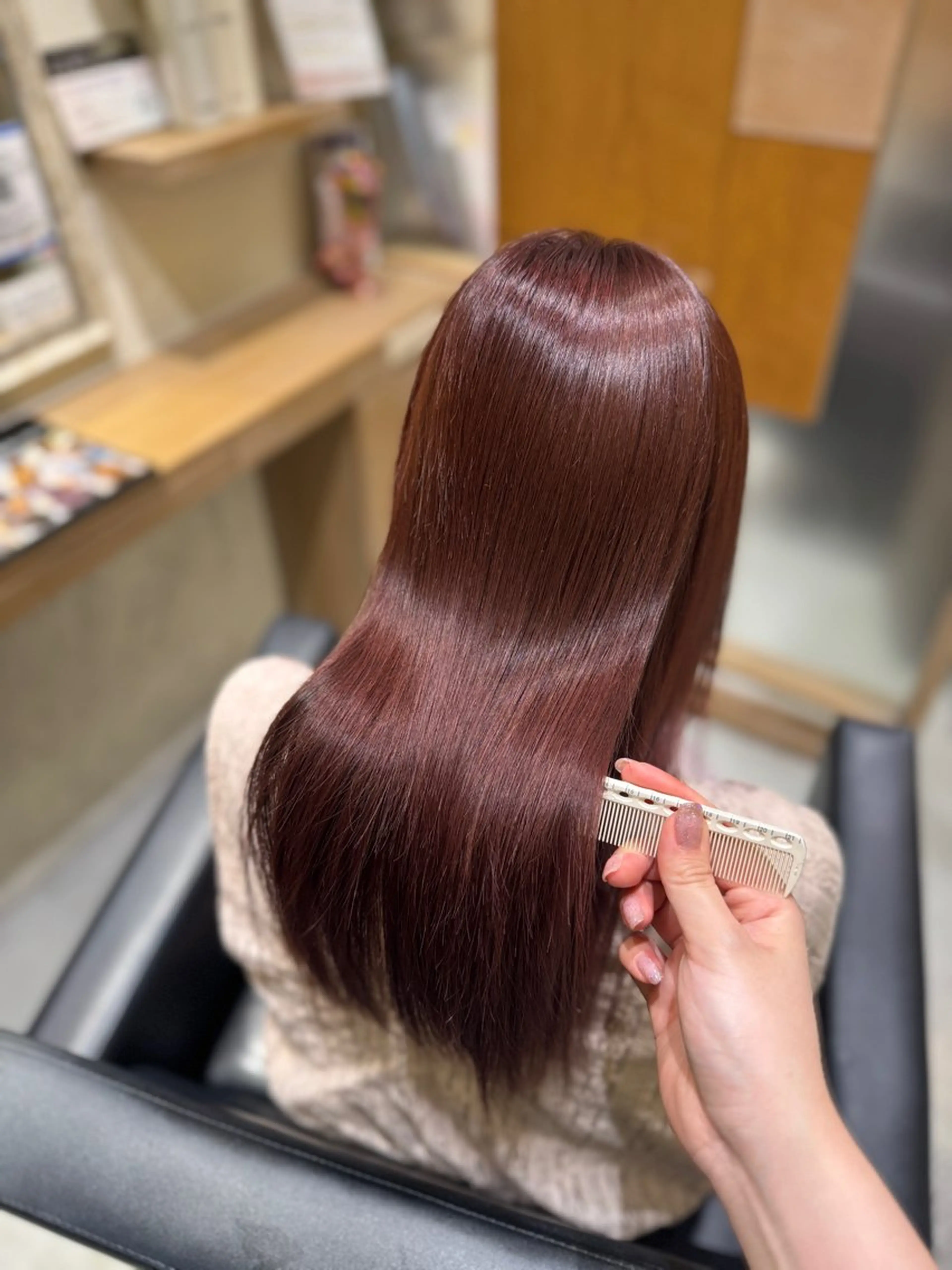 セミロング chihiro 🐰 🍭髪質改善/透明感のヘアスタイル