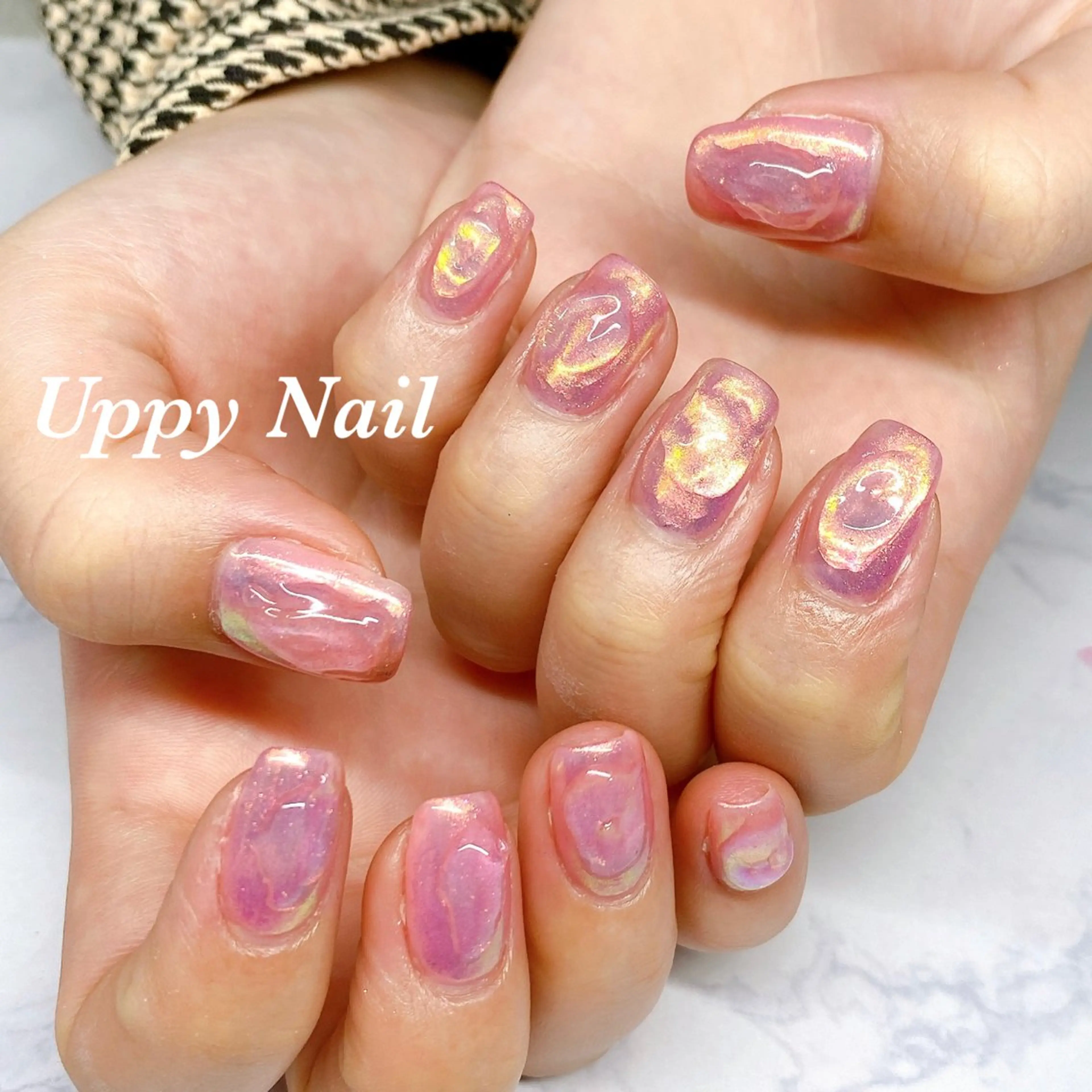 ネイル オーロラネイル ピンク ぷっくりネイル ハンドネイル Uppy Nail ukyoのネイルデザイン