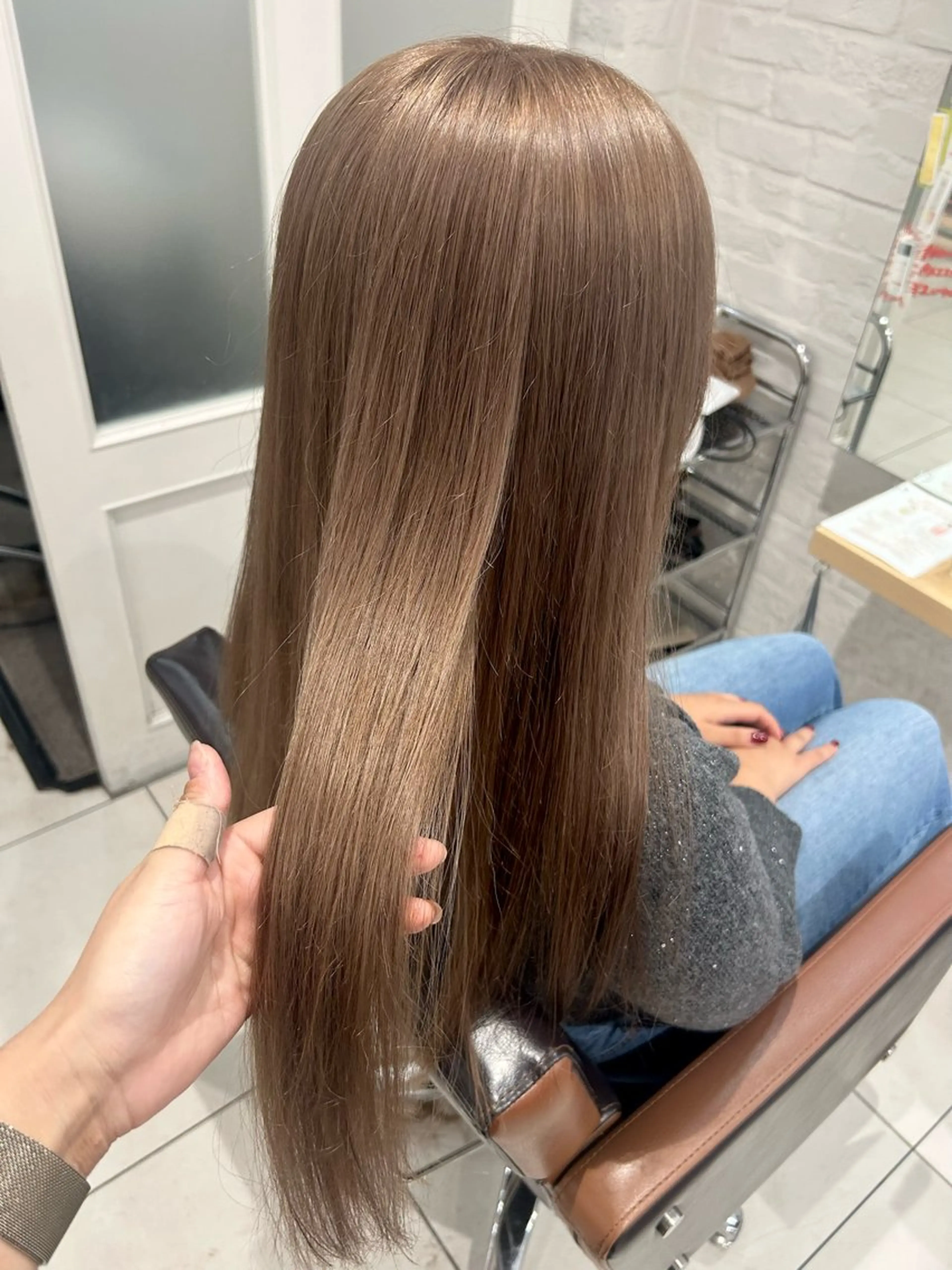 ロング 🍂透明感ベージュ カラー🍂森部杏菜のヘアスタイル