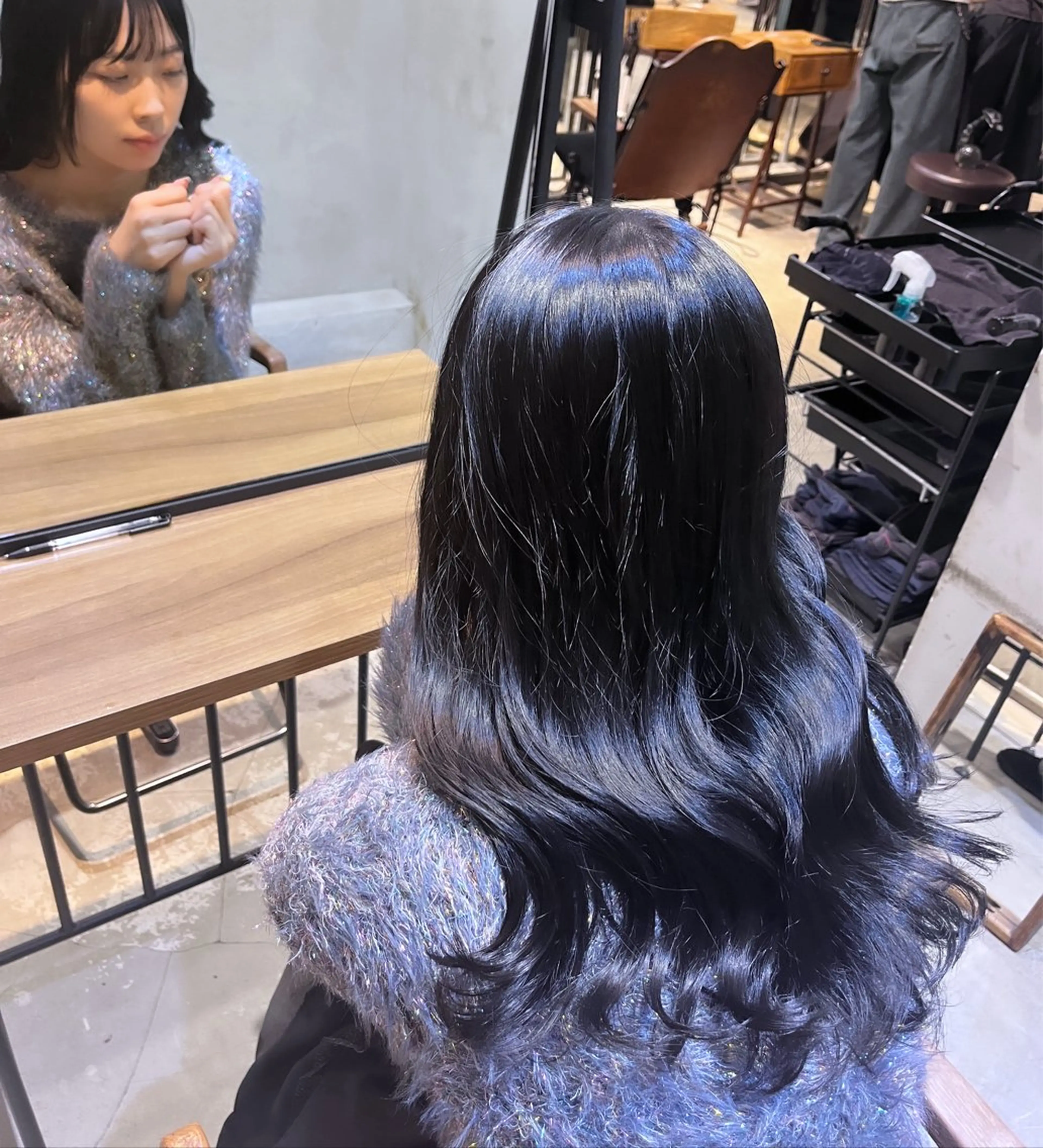 ミディアム カラー ヘアアレンジ 黒髪 ブルーカラー ブルーブラック 似合わせカット 🫧艶髪矯正 髪質改善🫧 大介のヘアスタイル