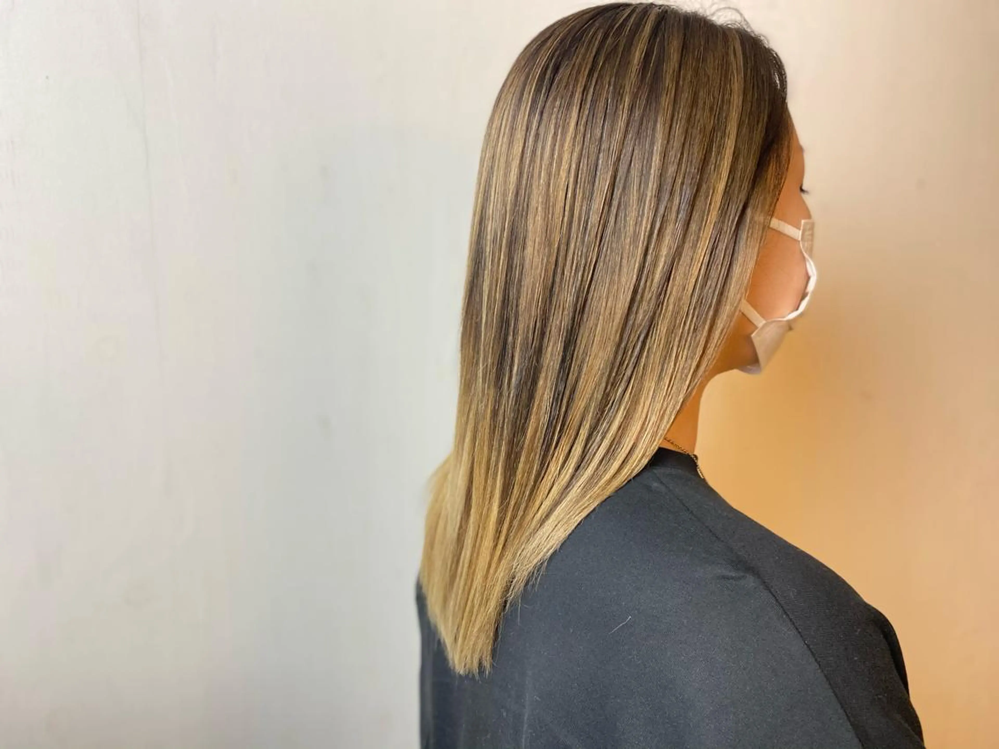 ミディアム カラー バレイヤージュ レイヤーカット ハラ ルイスのヘアスタイル