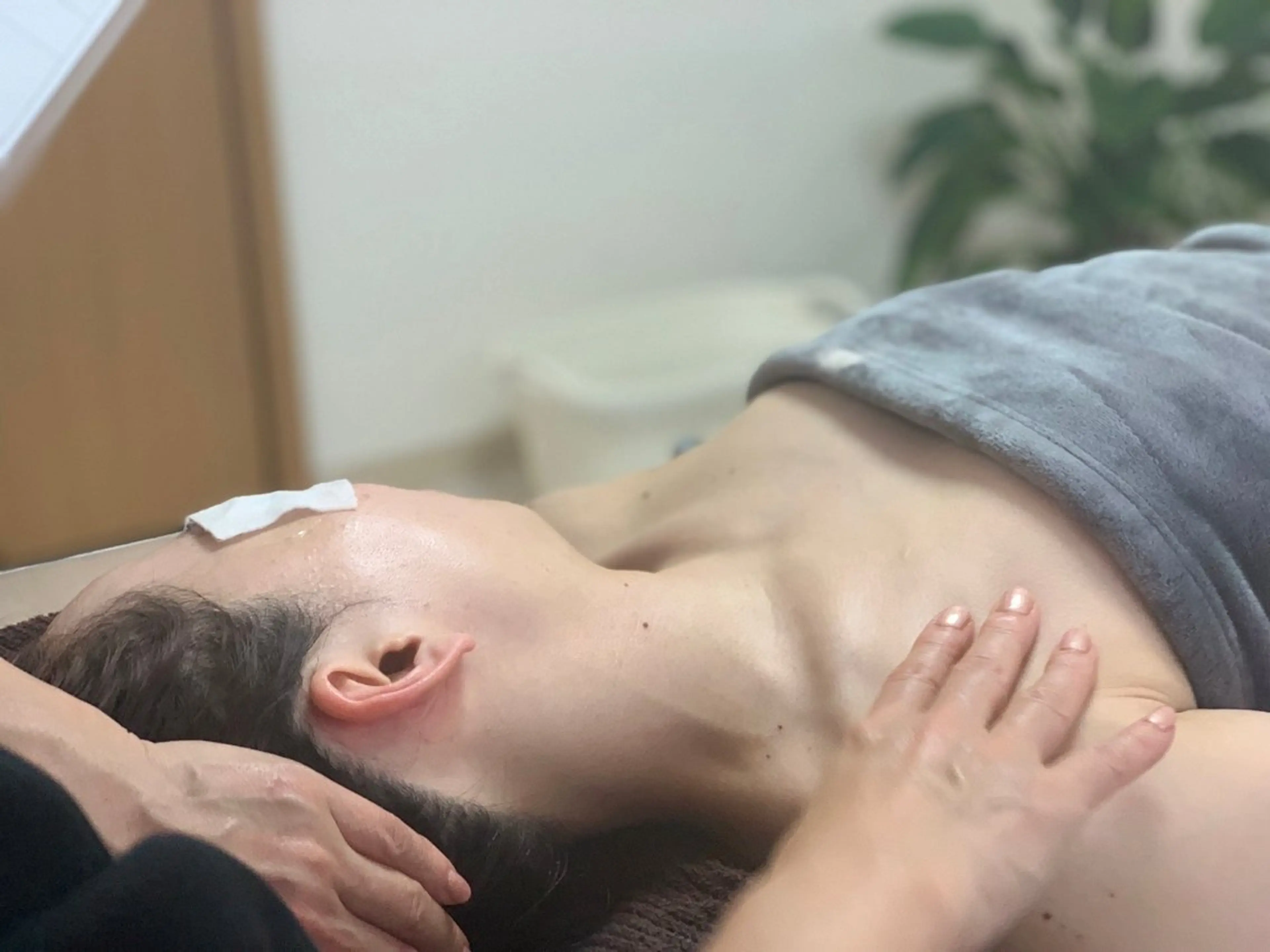 ✨トリムヘッド​〜​解剖学に基づいたヘッドマッサージ​〜​×"寝ながら"入れるよもぎ蒸し岩盤浴✨45分コース(仮予約)の写真