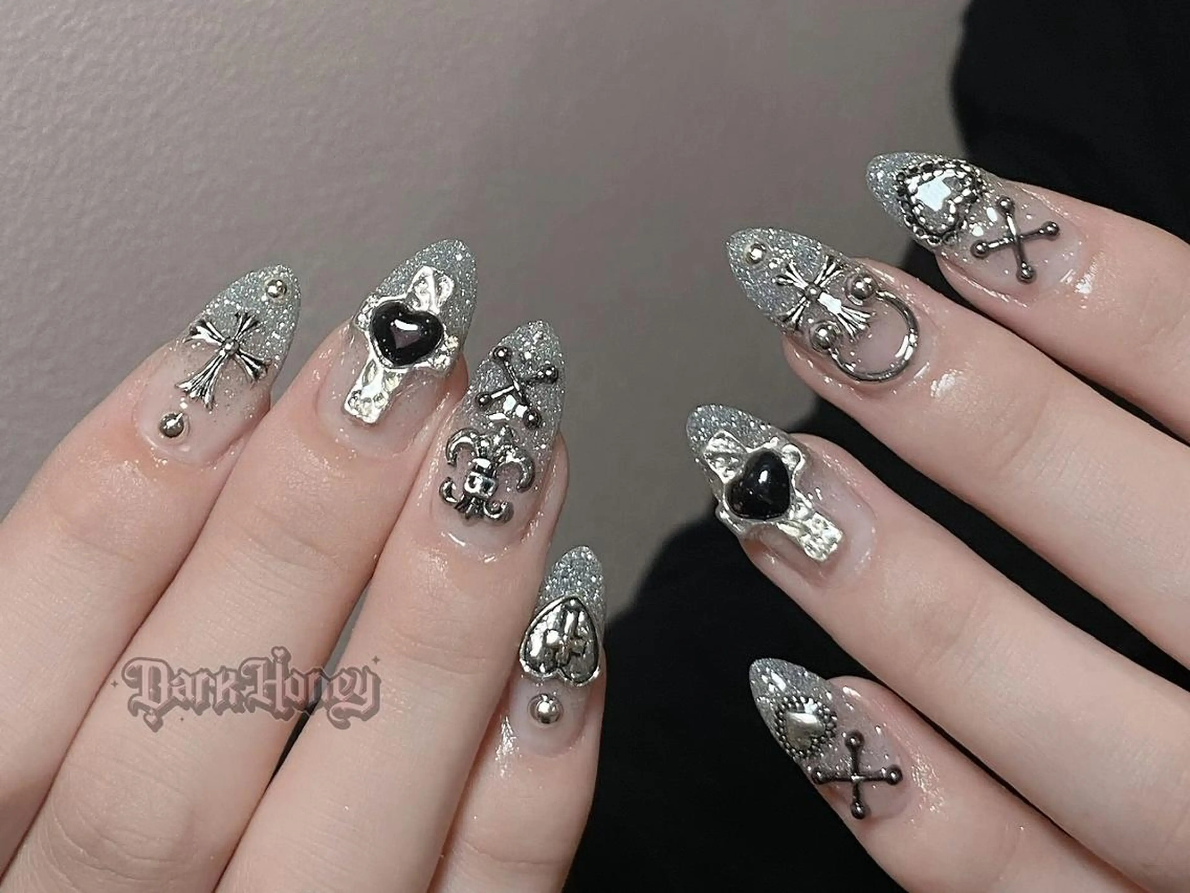 ネイル ハンドネイル Dark Honey Susuのネイルデザイン