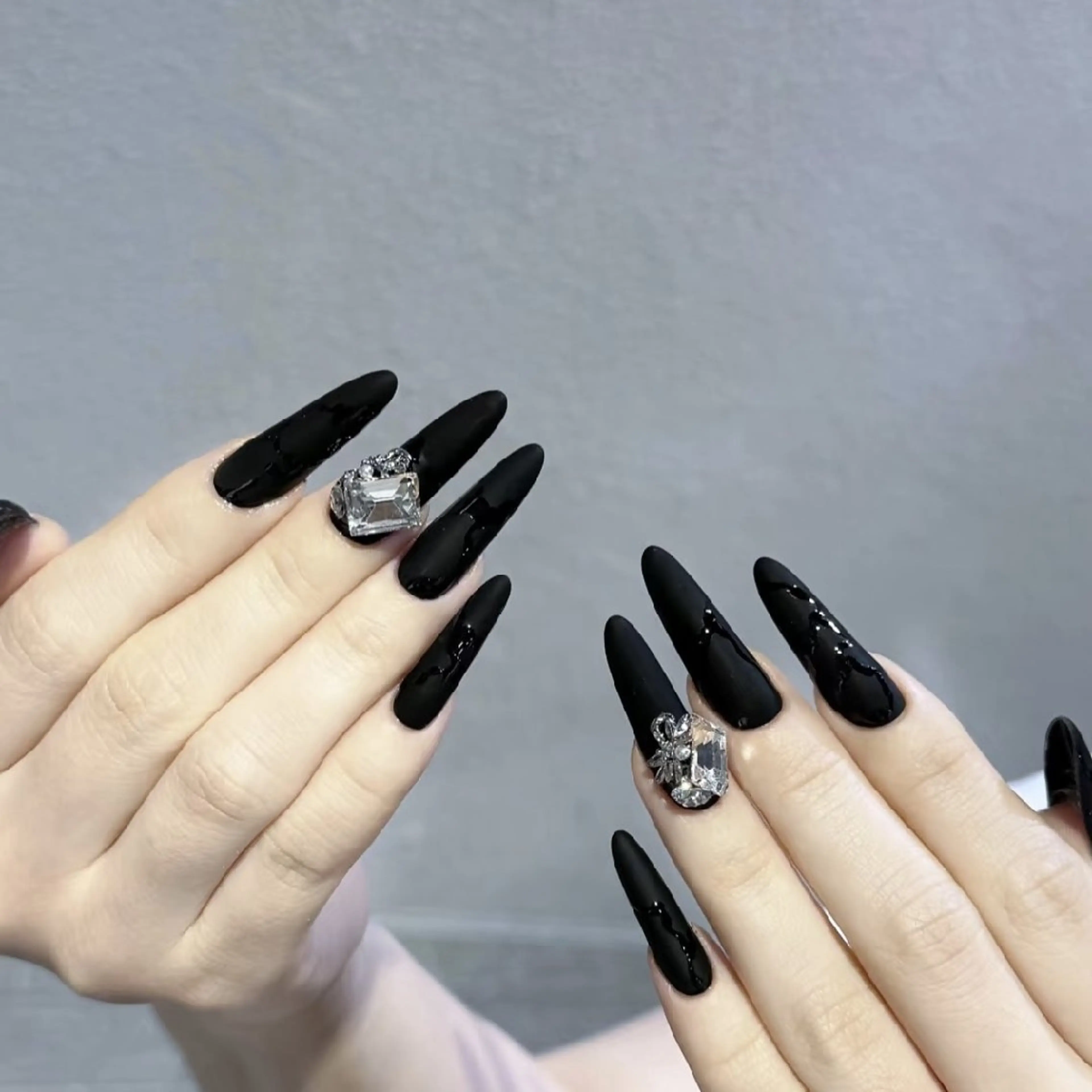 ネイル チークネイル 長さ出し フレンチネイル ジェルネイル キラキラネイル UM Nail Salonのネイルデザイン