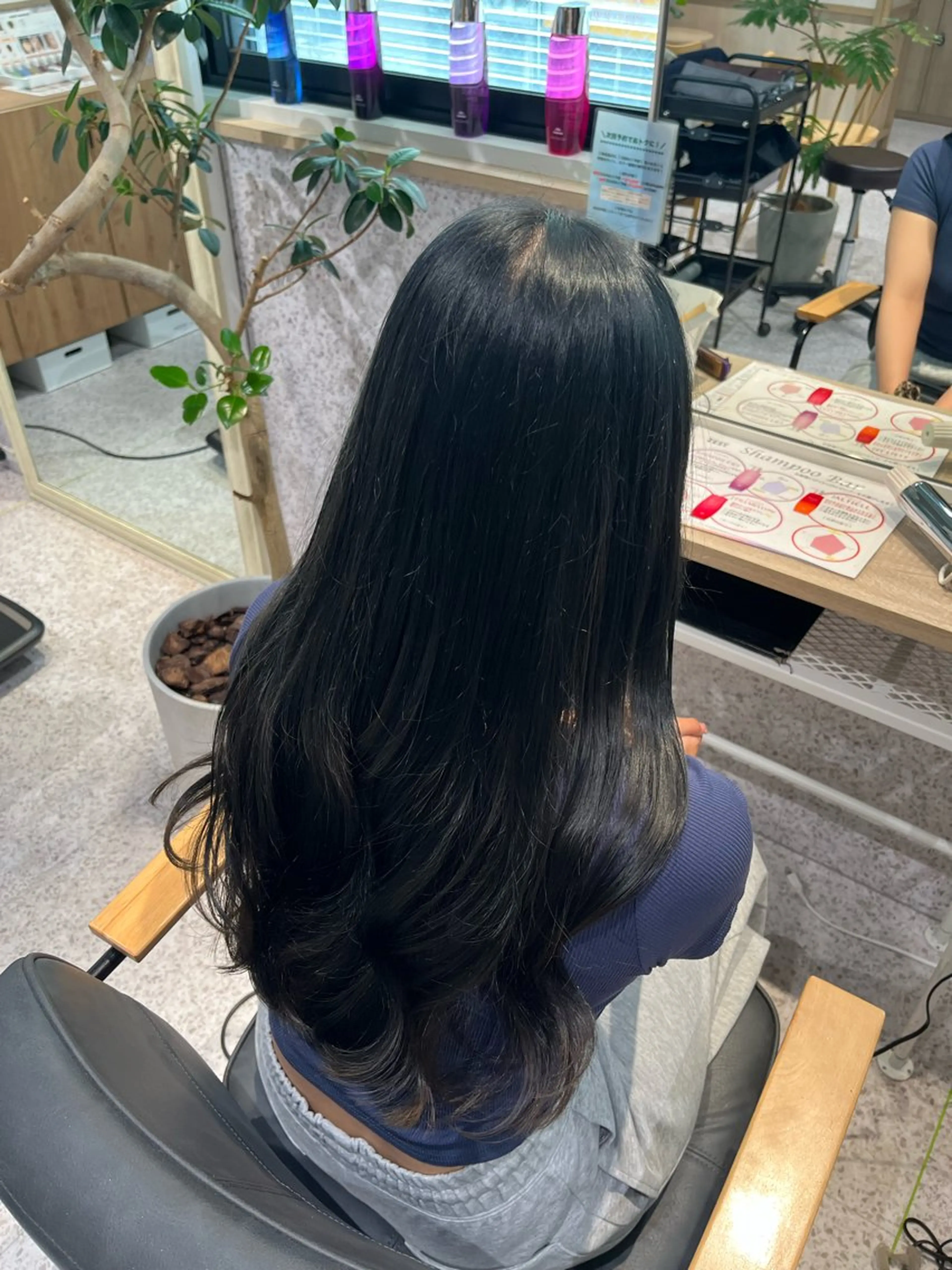 ロング 顔周りカット ハイライト 髪質改善 韓国風ヘア 縮毛矯正 ヘアカラー 艶カラー／ハイトーン ミサキのヘアスタイル