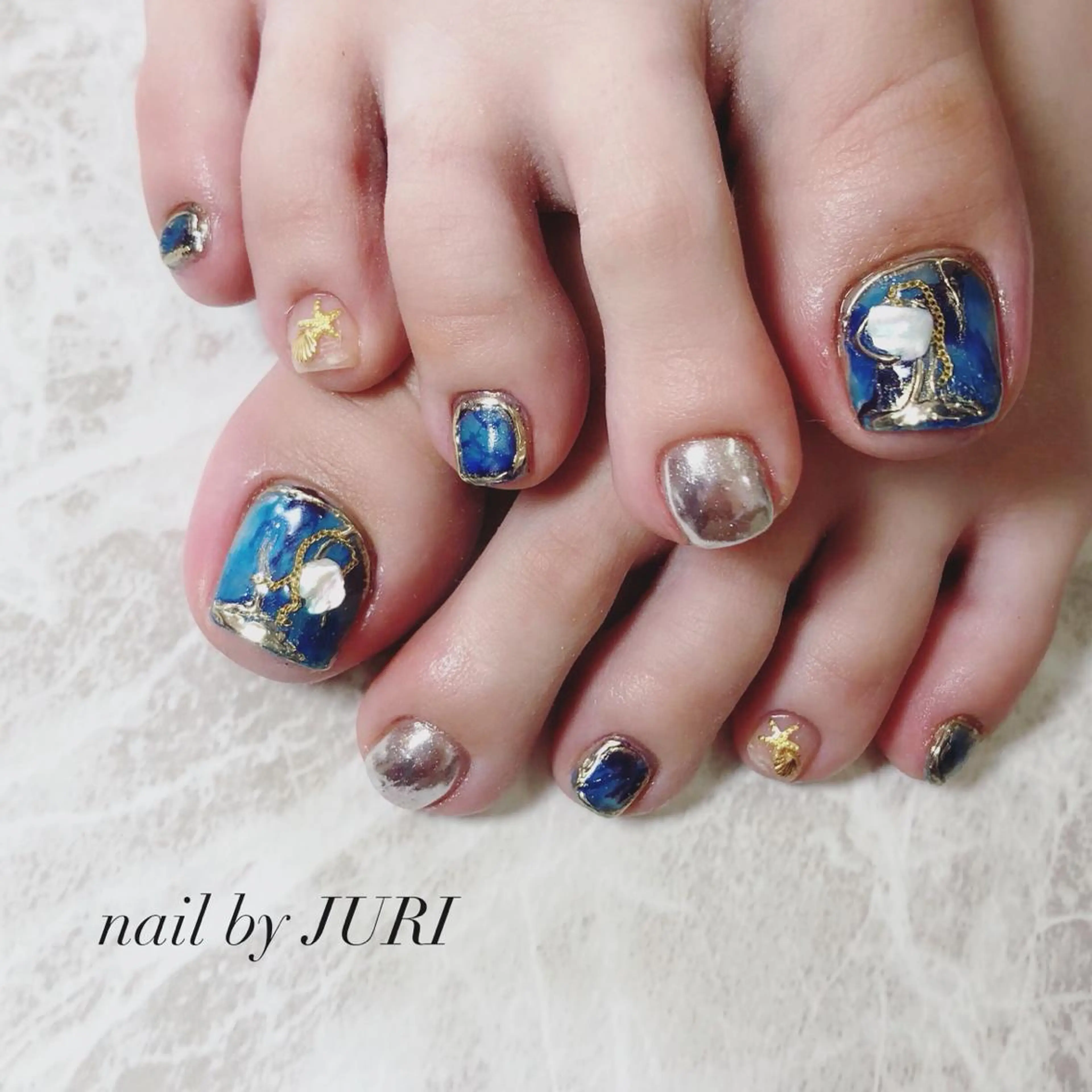 ネイル フットネイル フレンチネイル ジェルネイル ラメ(グリッター) ラメグラデーション 𝐍𝐄𝐎 𝐉𝐔𝐑𝐈のネイルデザイン