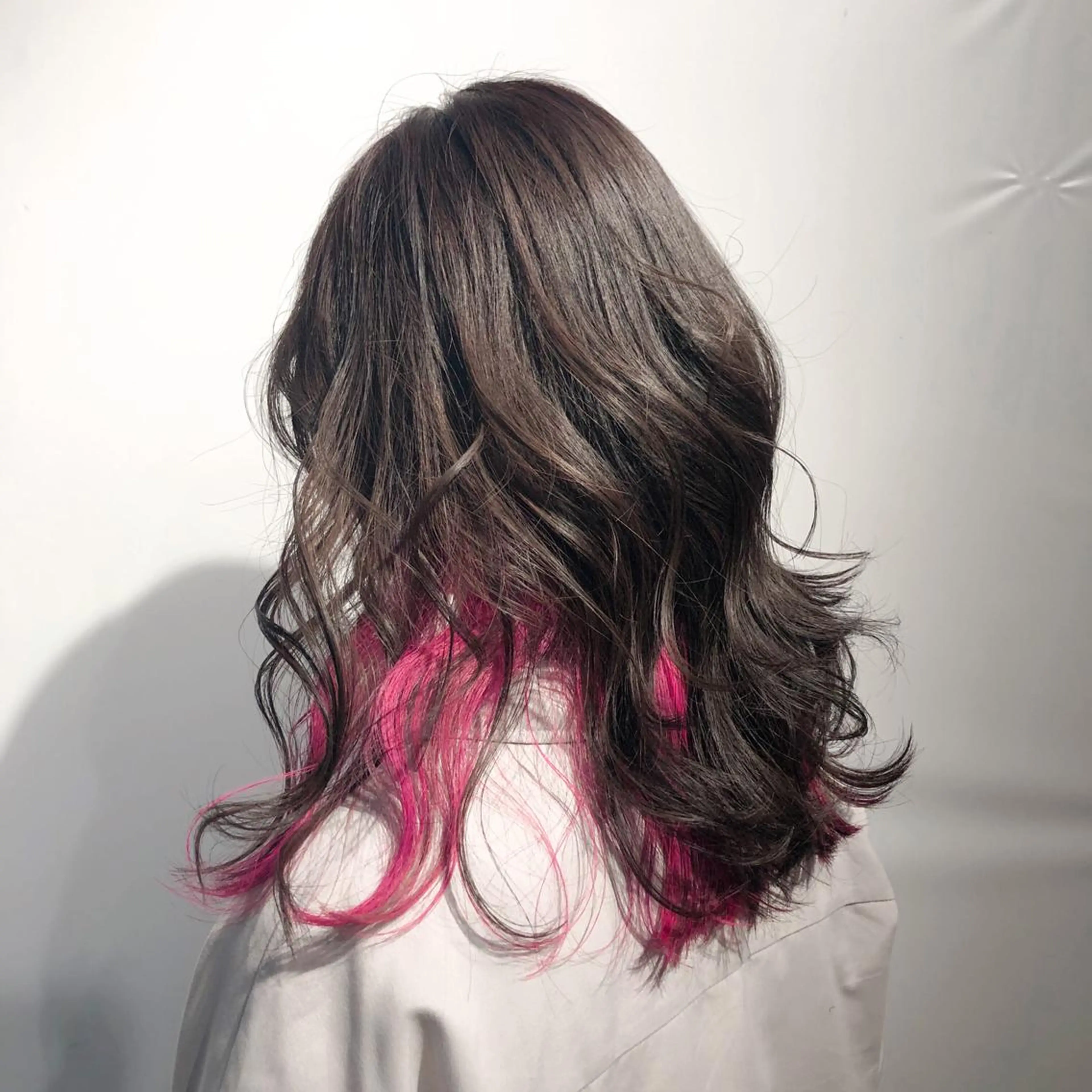 ミディアム カラー 切りっぱなしボブ バレイヤージュ 黒髪 グレージュ ボブ レイヤーカット 川田くるみのヘアスタイル
