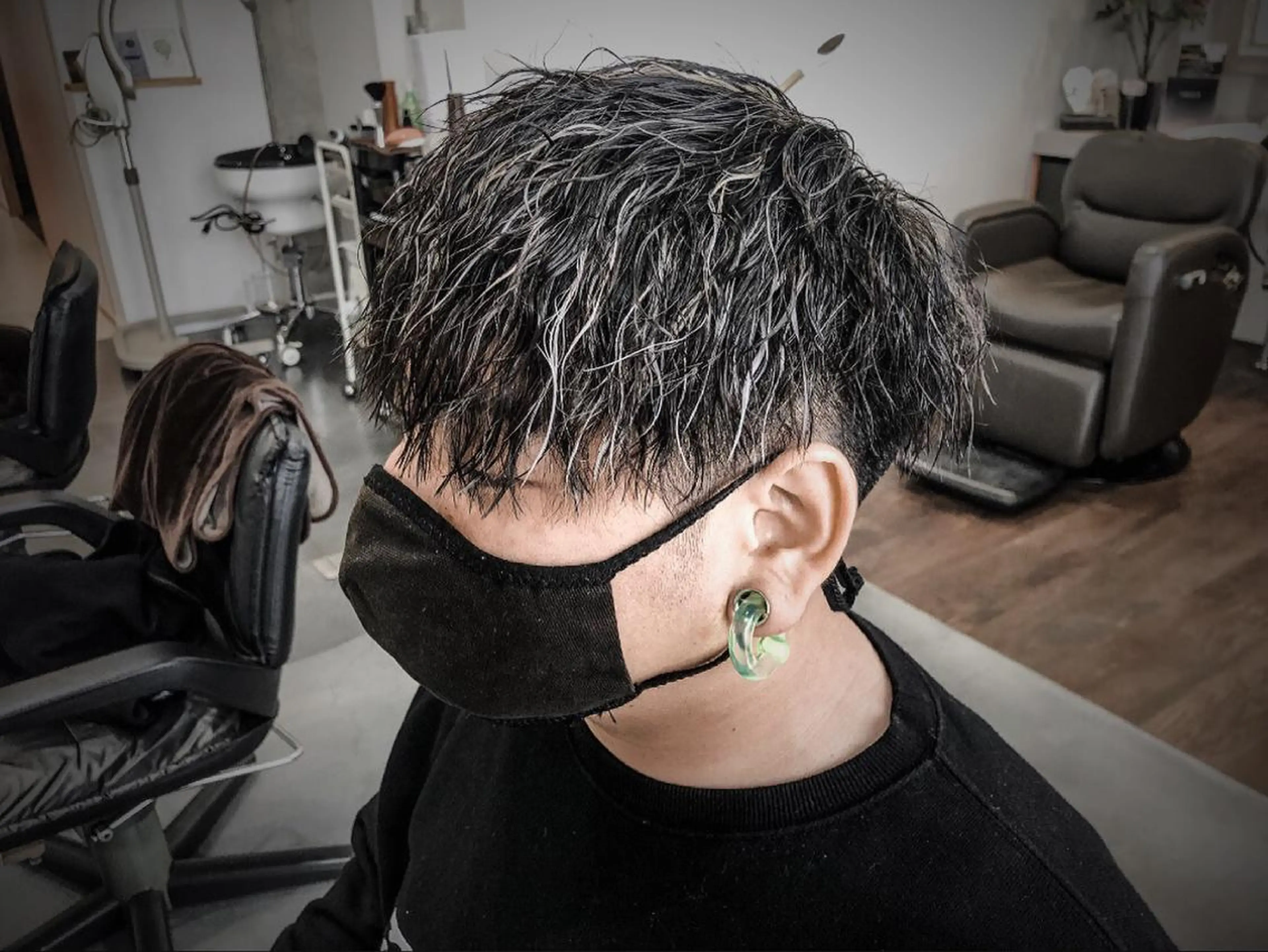 カラー パーマ メンズ メンズメッシュ マッシュ メンズパーマ メンズツイストパーマ メッシュ 守屋 智紀のヘアスタイル