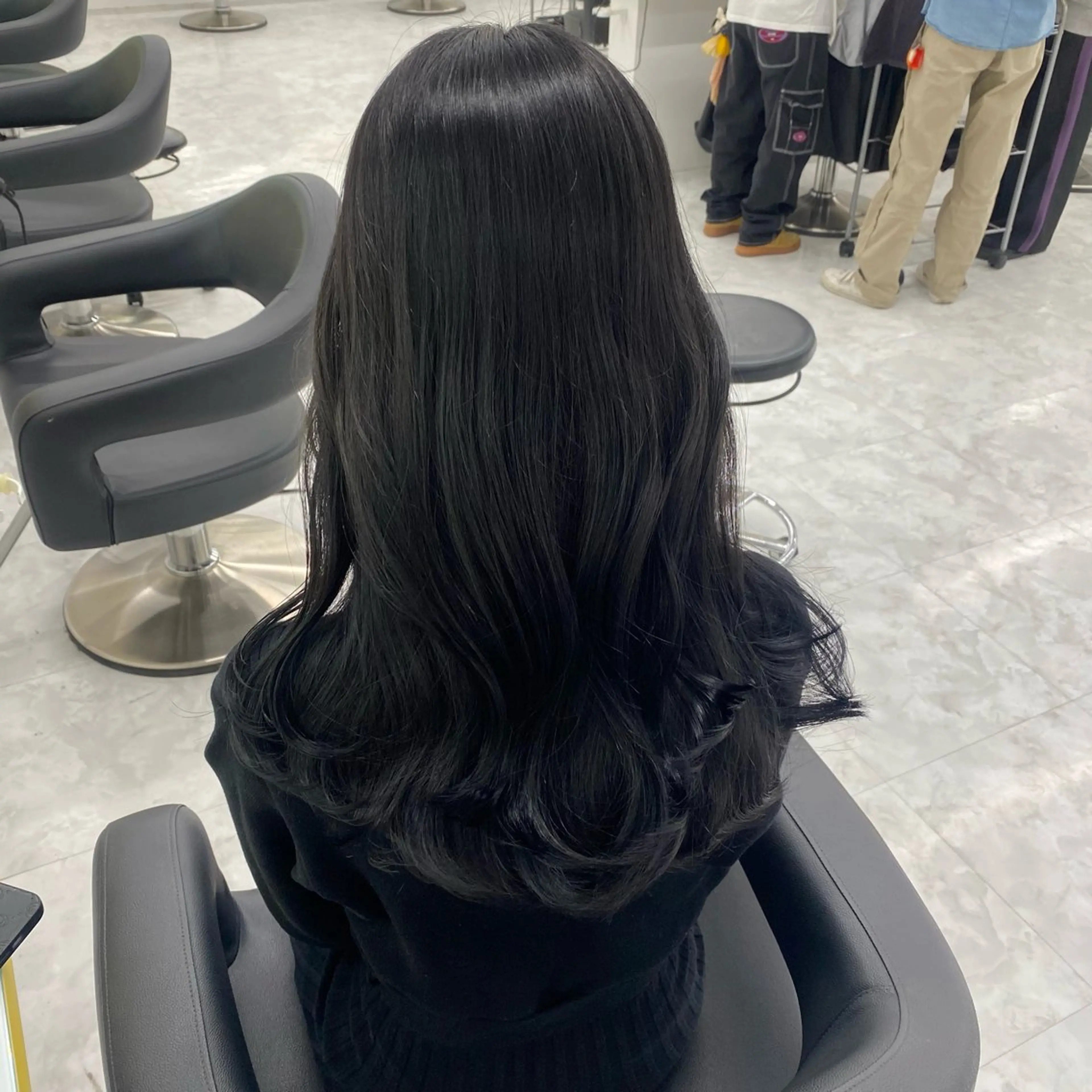 セミロング カラー パーマ ヘアアレンジ メンズ キッズ メンズブリーチ 黒髪 ブリーチ ブルーカラー ブルーブラック ヘアカラー Lumo所属・💖横浜ブリーチなし 💖MIHOのヘアスタイル