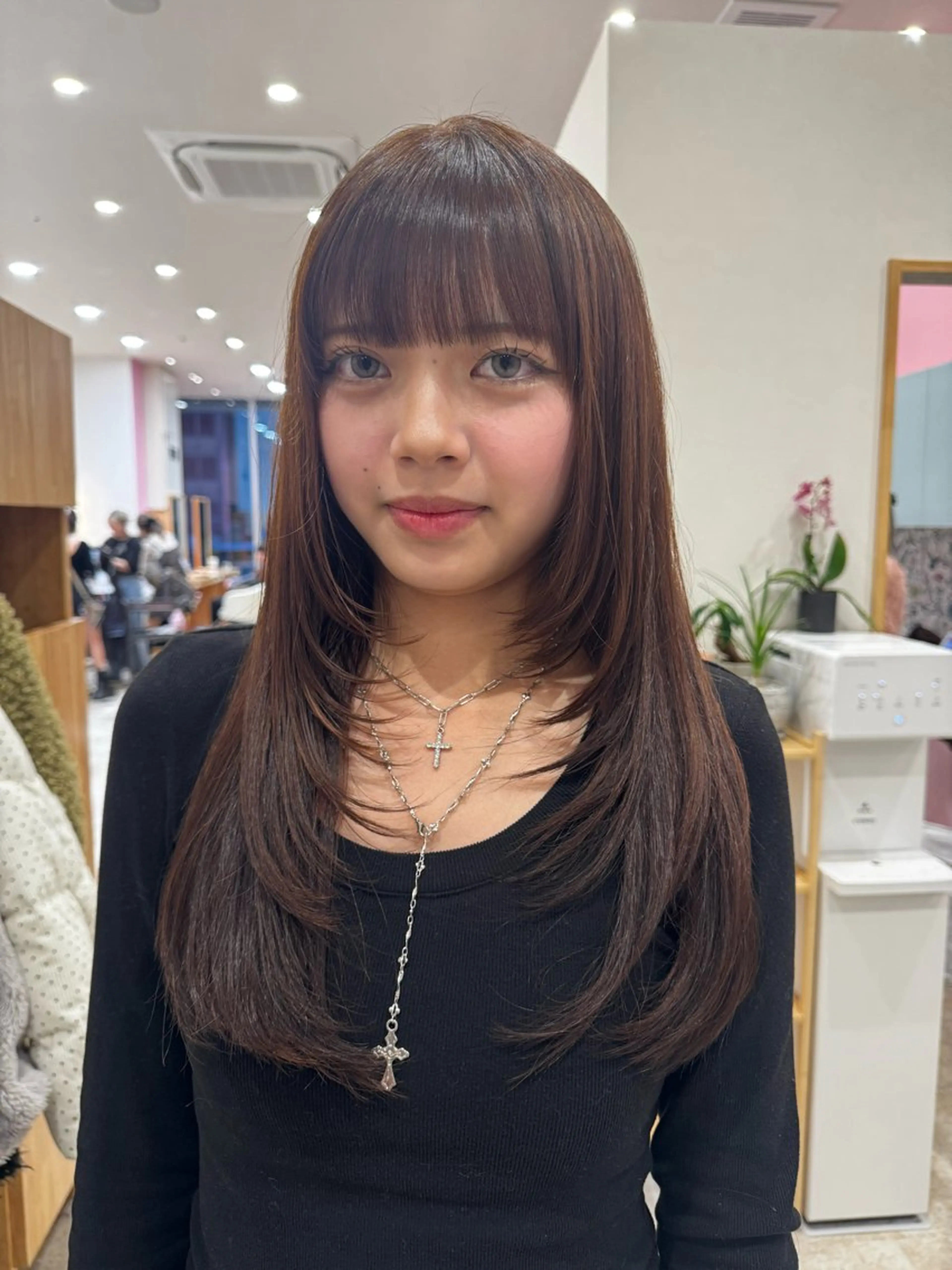 ロング ayana レイヤー／艶カラーのヘアスタイル