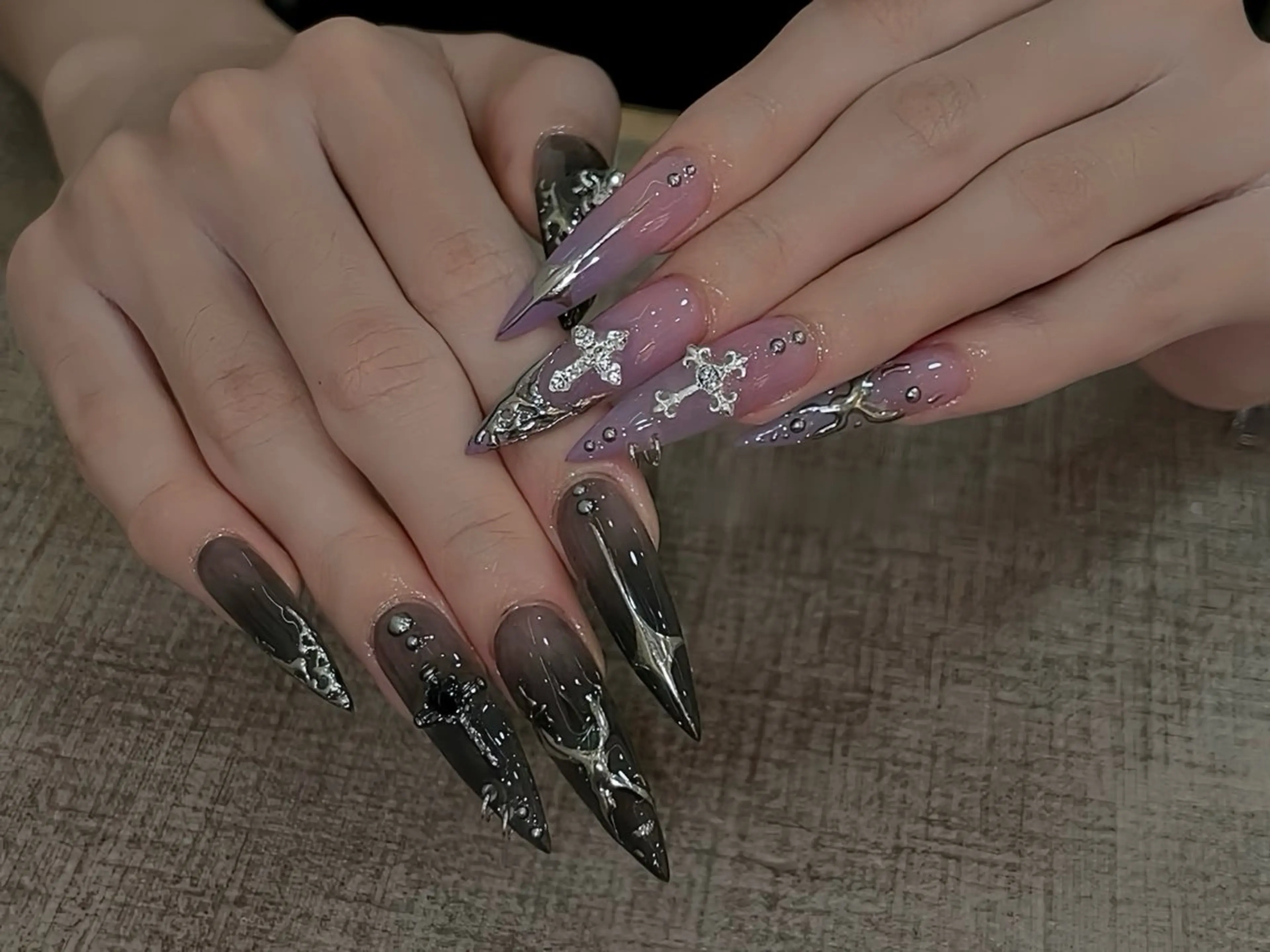 ネイル オーロラネイル チークネイル 桜ネイル クリアネイル ドット ハンドネイル Rin Nail 新大久保店のネイルデザイン
