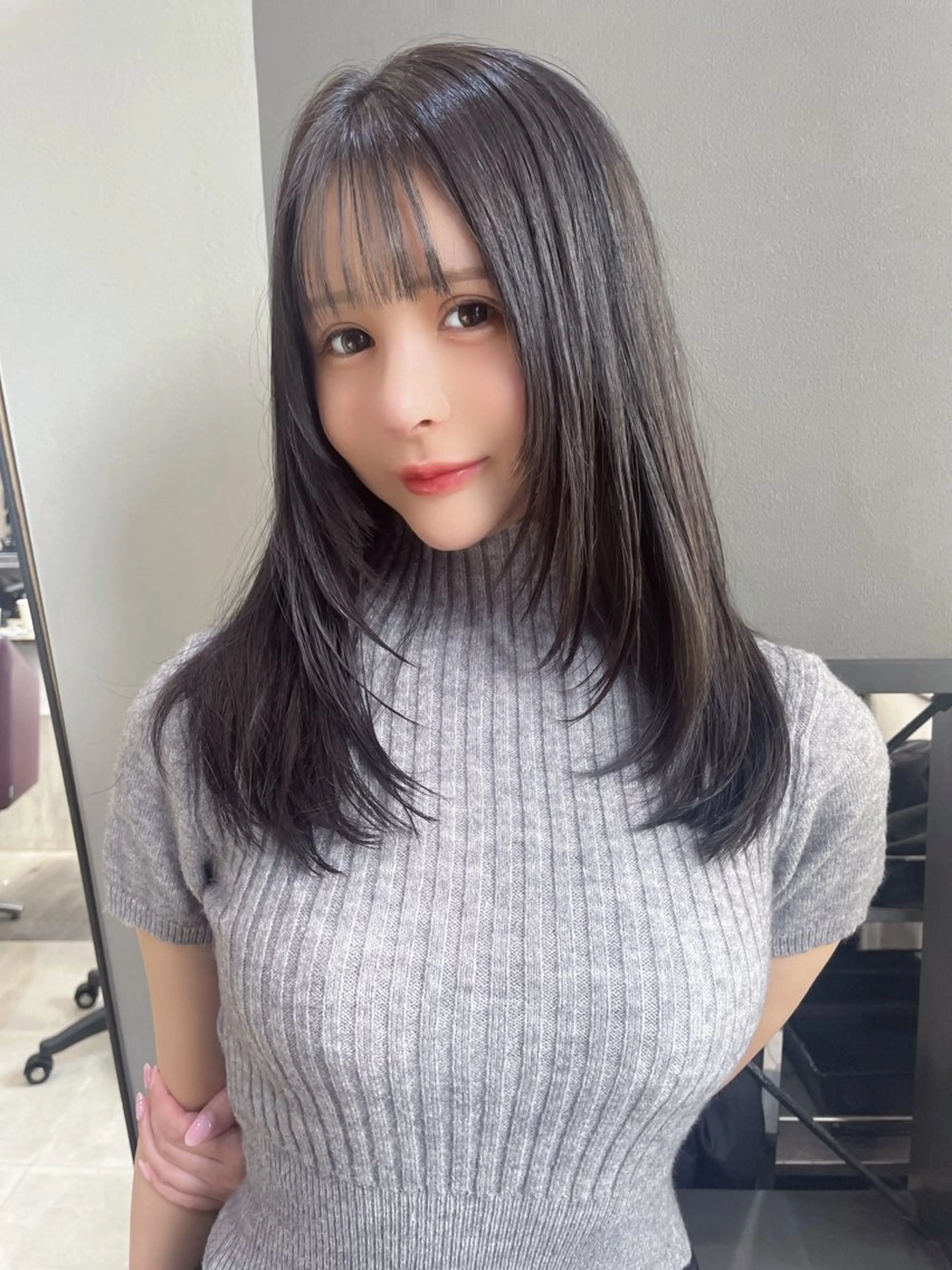 カラー AIRI layer cut hairのヘアスタイル