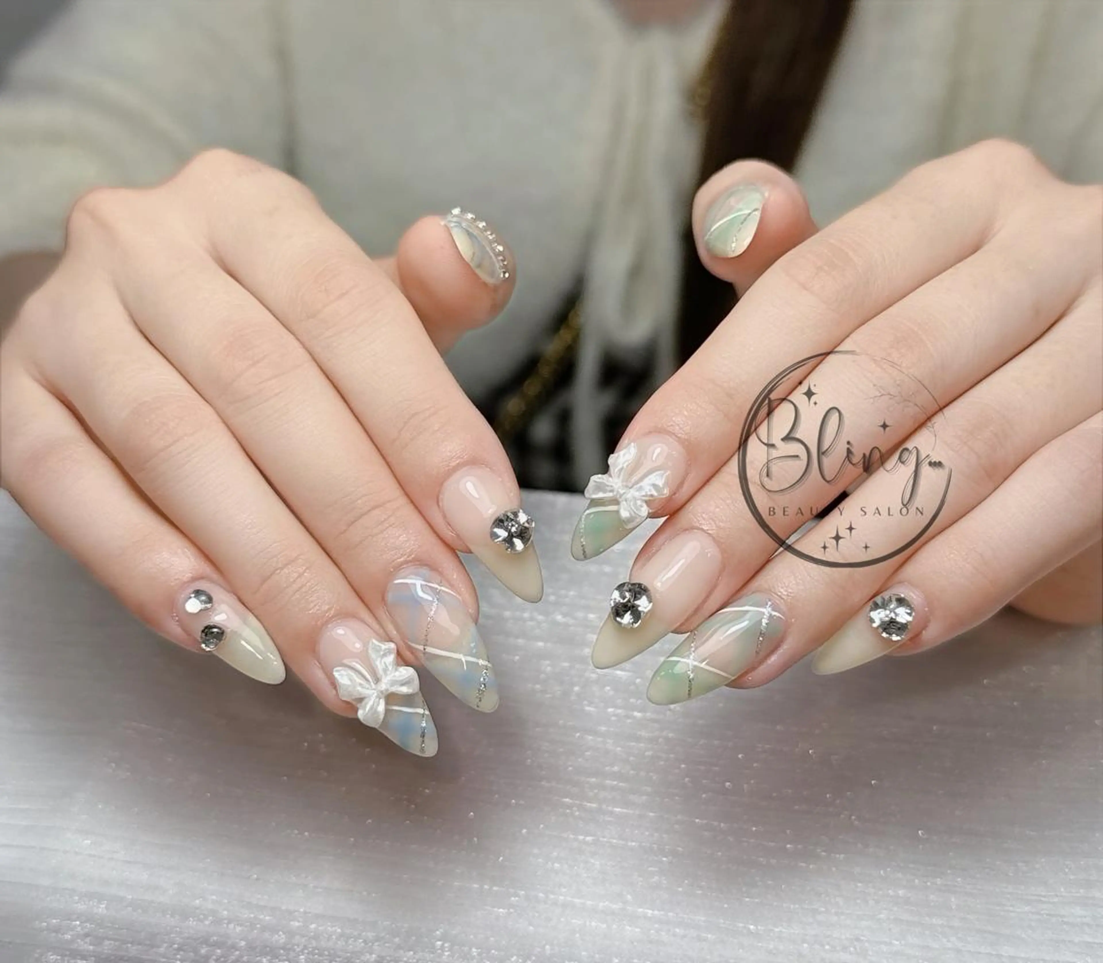 セミロング 韓国風ヘア ハンドネイル Bling Salonのネイルデザイン