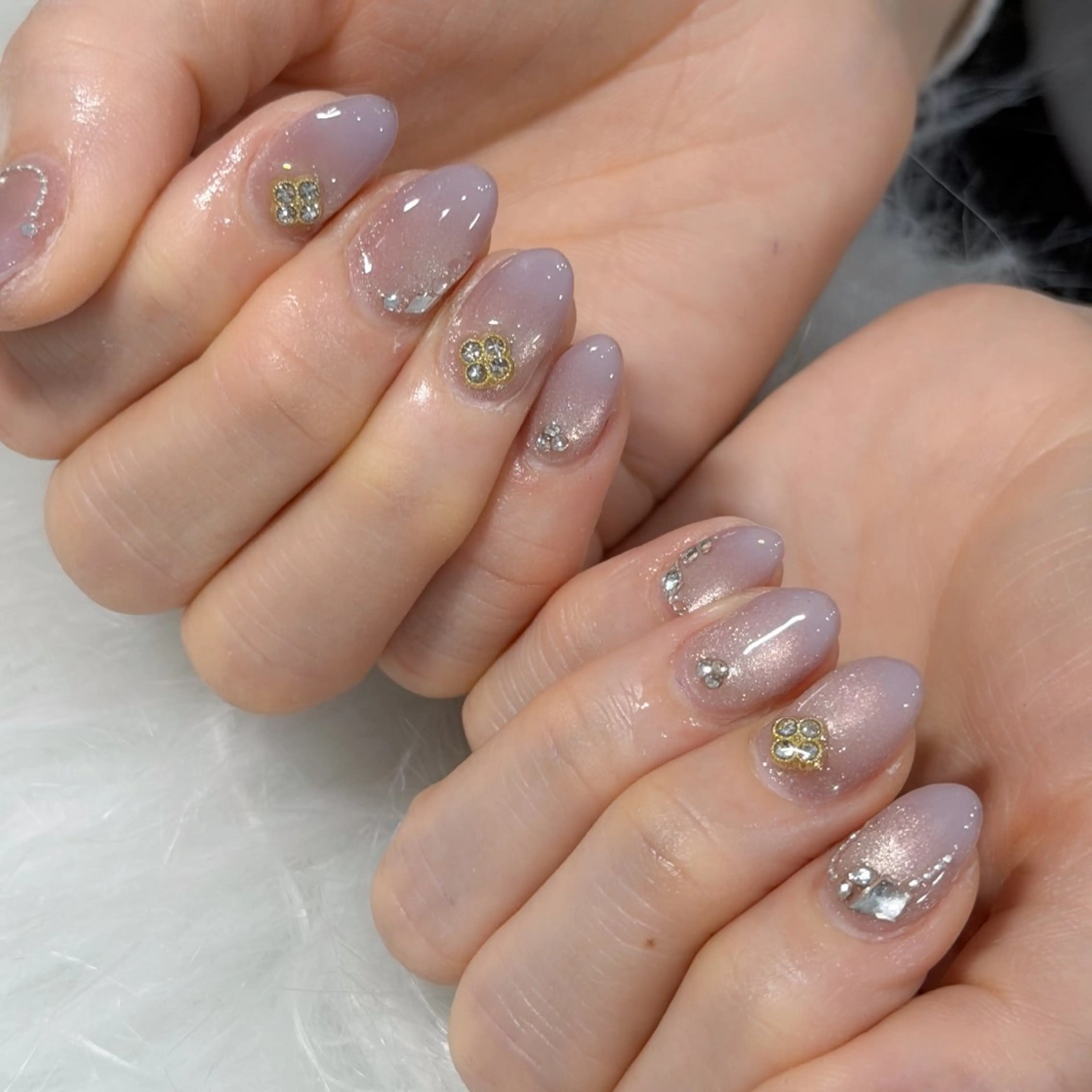 ネイル ハンドネイル フットネイル LAVISH nanamiのネイルデザイン