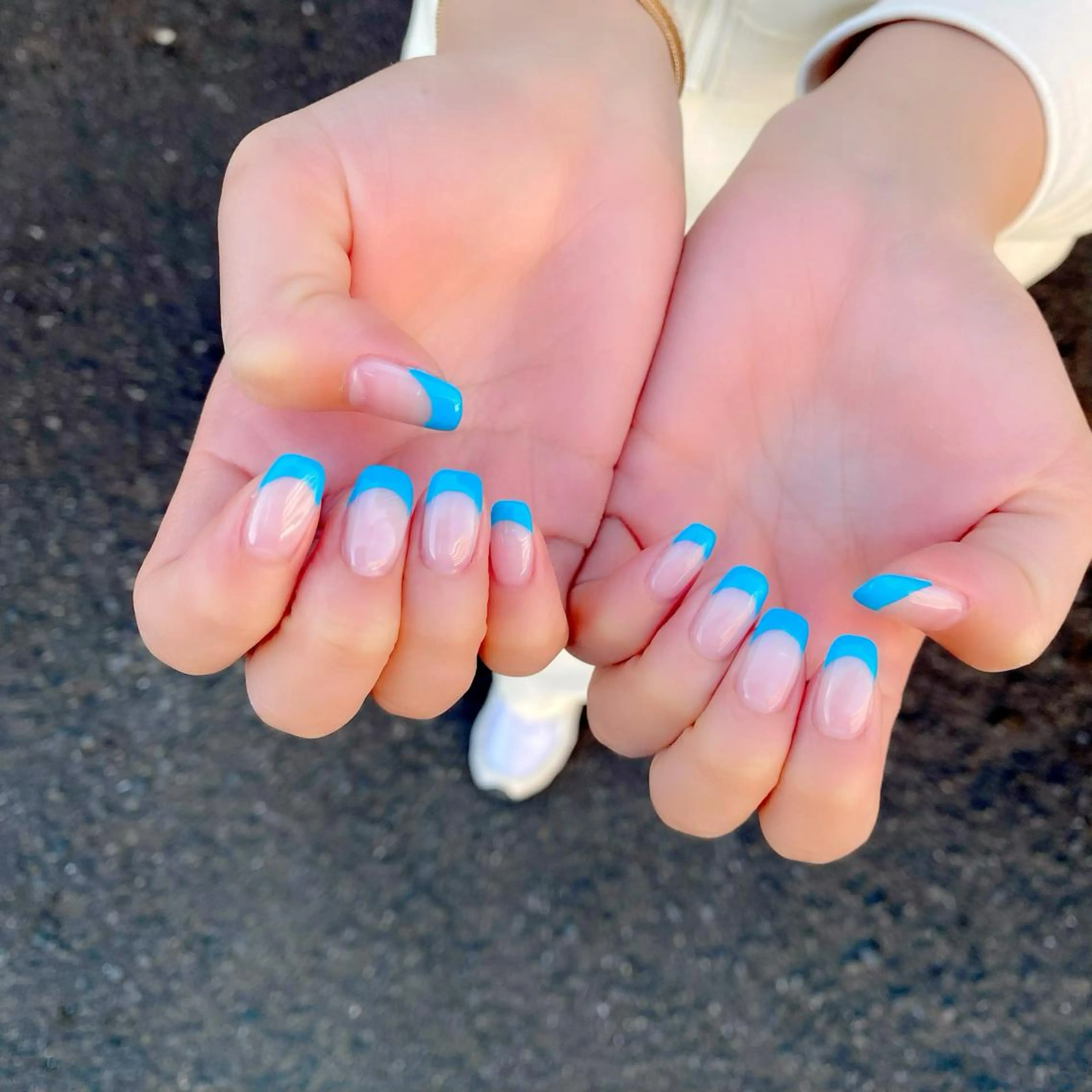 ネイル ブルー フレンチネイル 春ネイル スクエアネイル ハンドネイル Salon Ｋのネイルデザイン