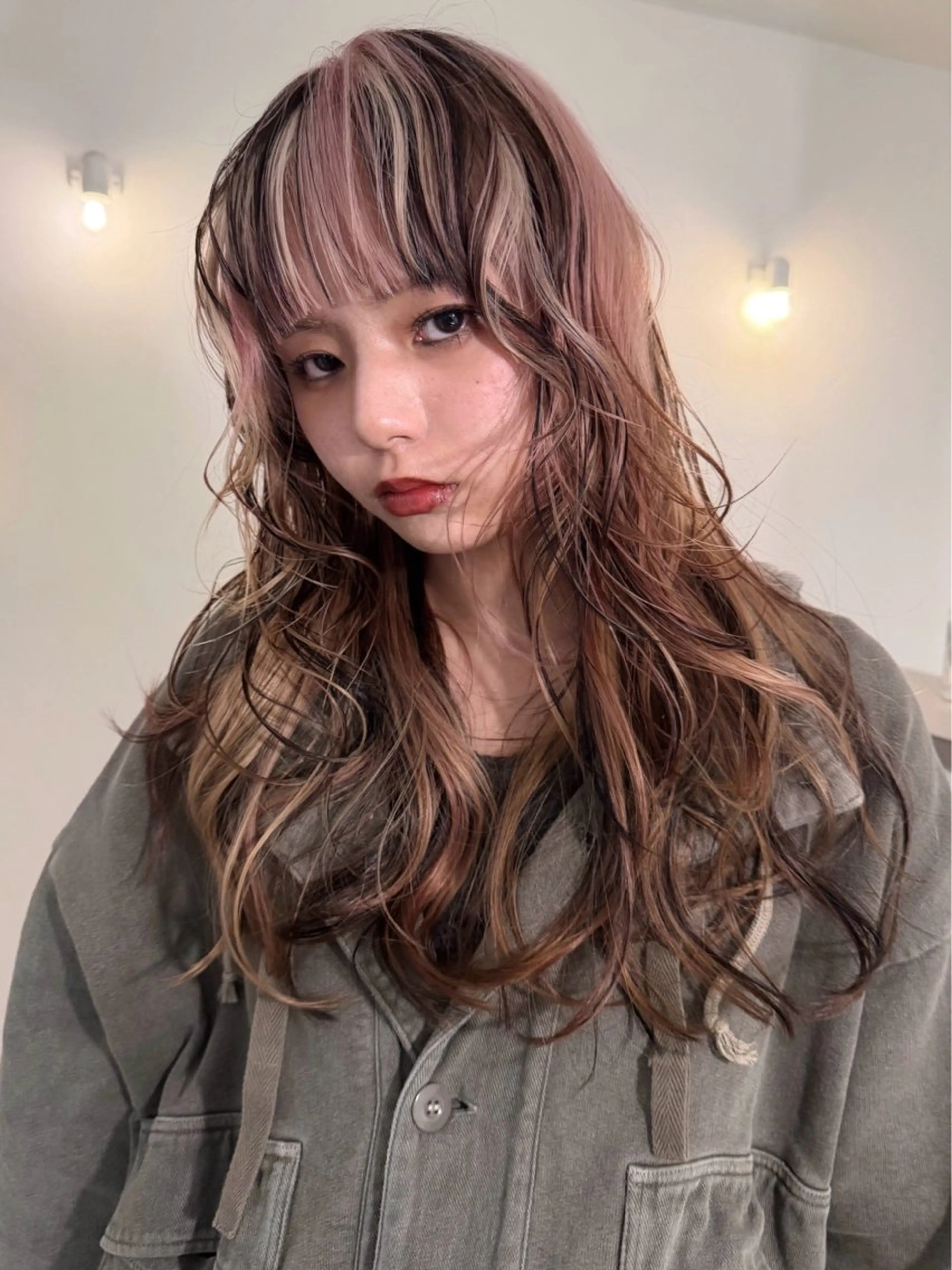 人気No.2🦨【初回クーポン】カット＋✨ケアブリーチ＋デザインカラーの写真