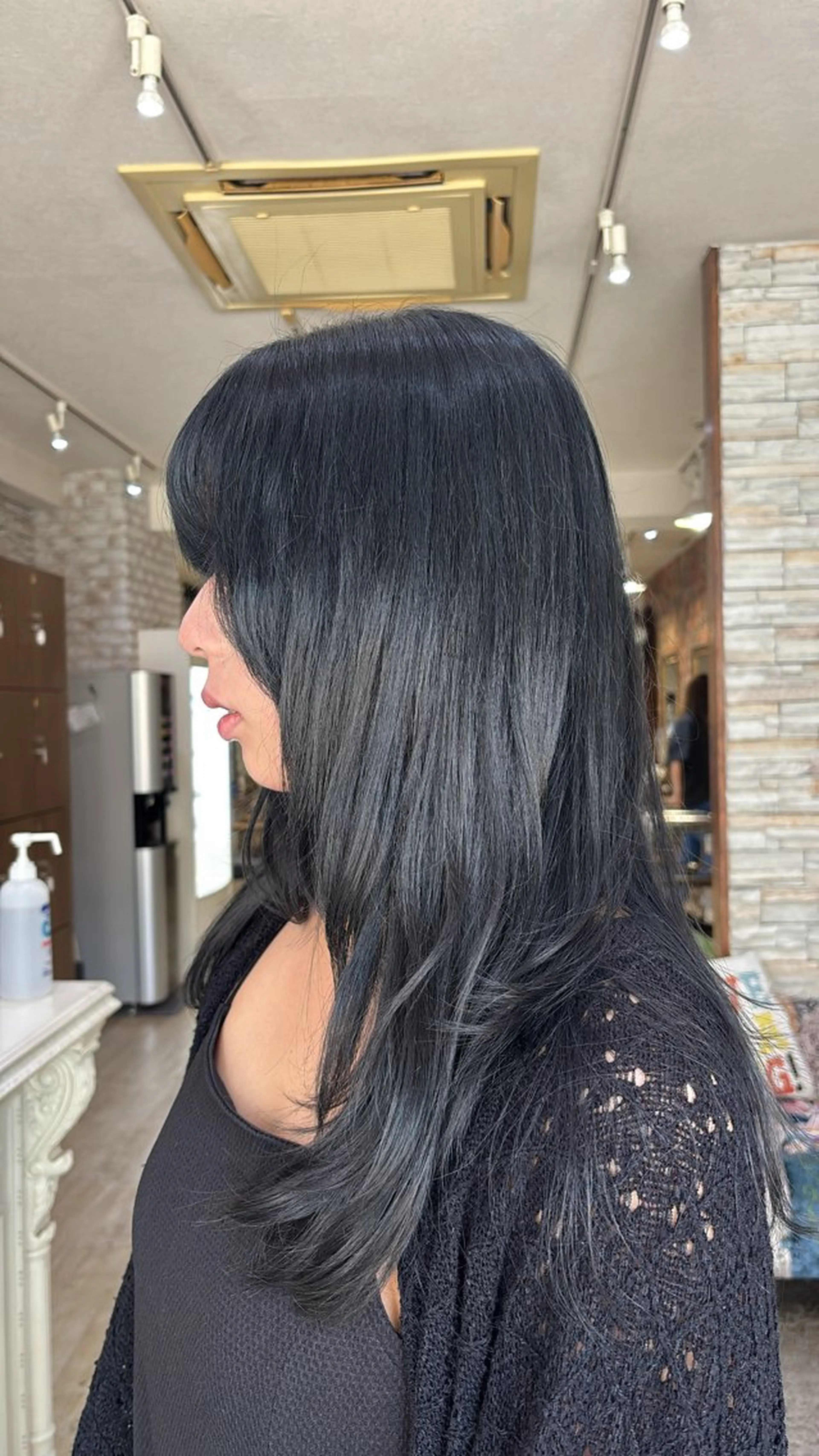 カラー アッシュ アッシュブラック 黒髪 レイヤー✂︎ぷつボブ 艶カラー🤍noaのヘアスタイル