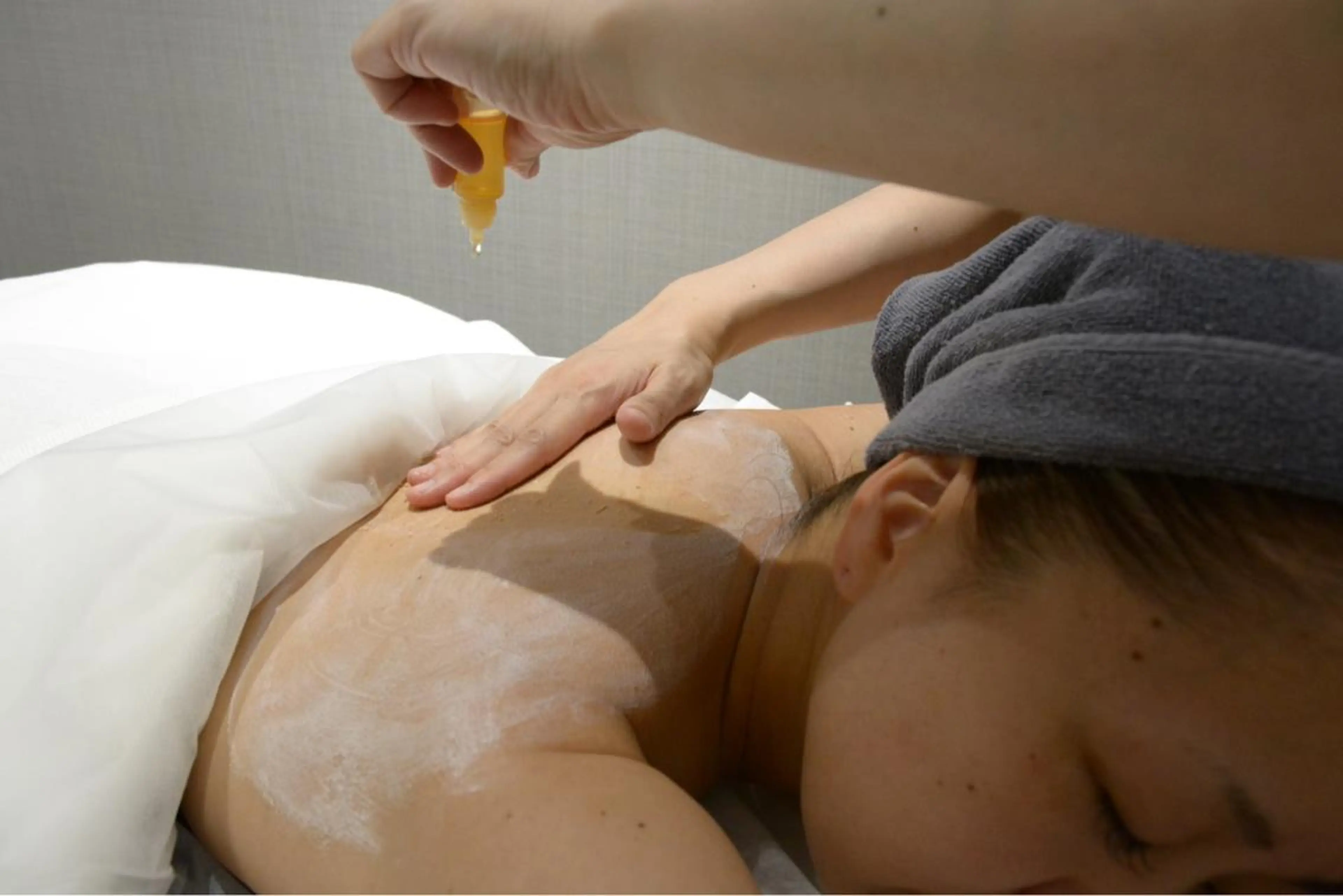 ミニモ限定！美肌ブライダルコース　　フェイシャル＋背中＋デコルテをざらつき、乾燥、くすみのないツルツル美肌への写真