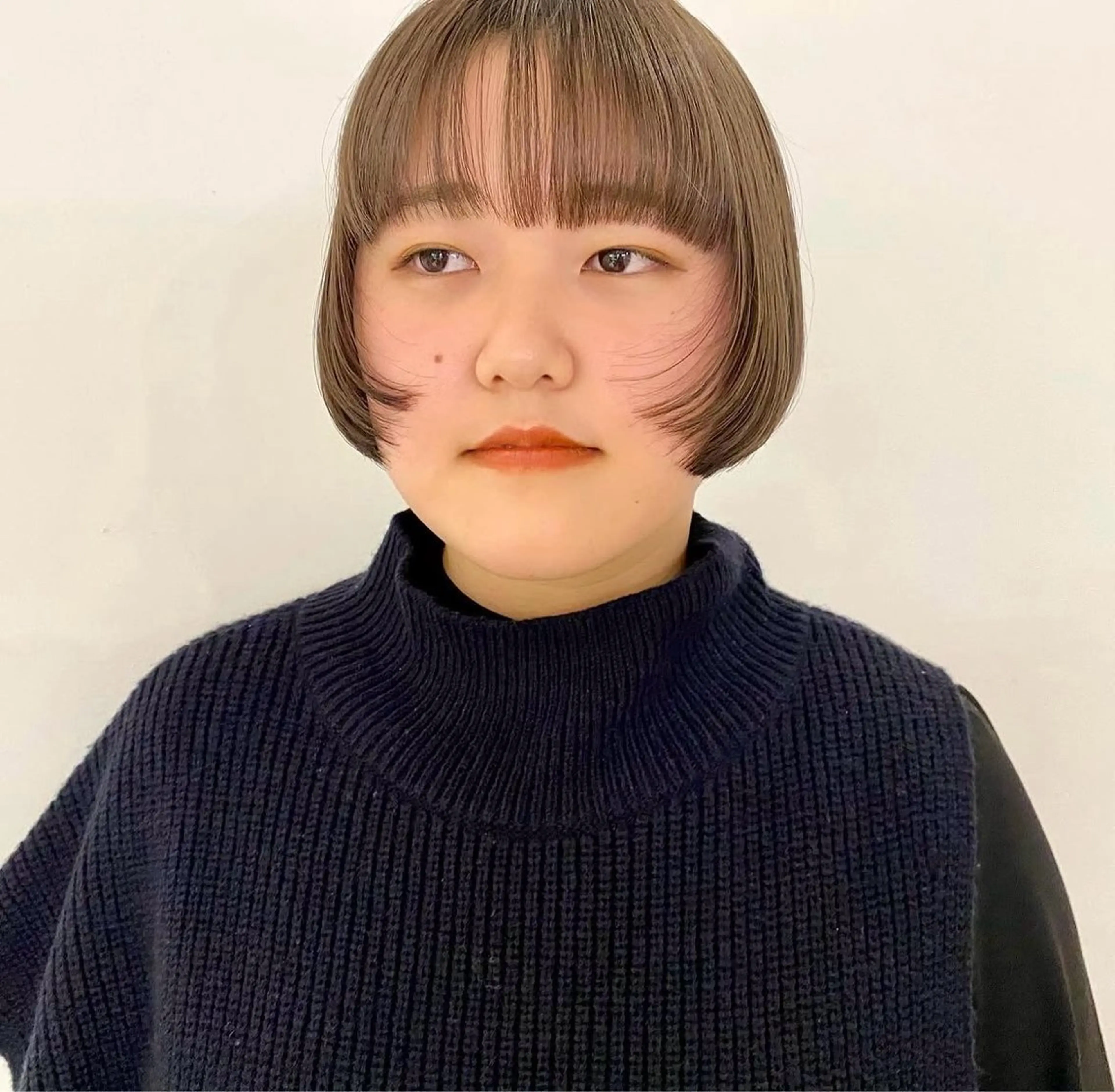 ショート カラー ベージュカラー ミルクティーベージュ ボブ デザインカット 遠江 直毅のヘアスタイル