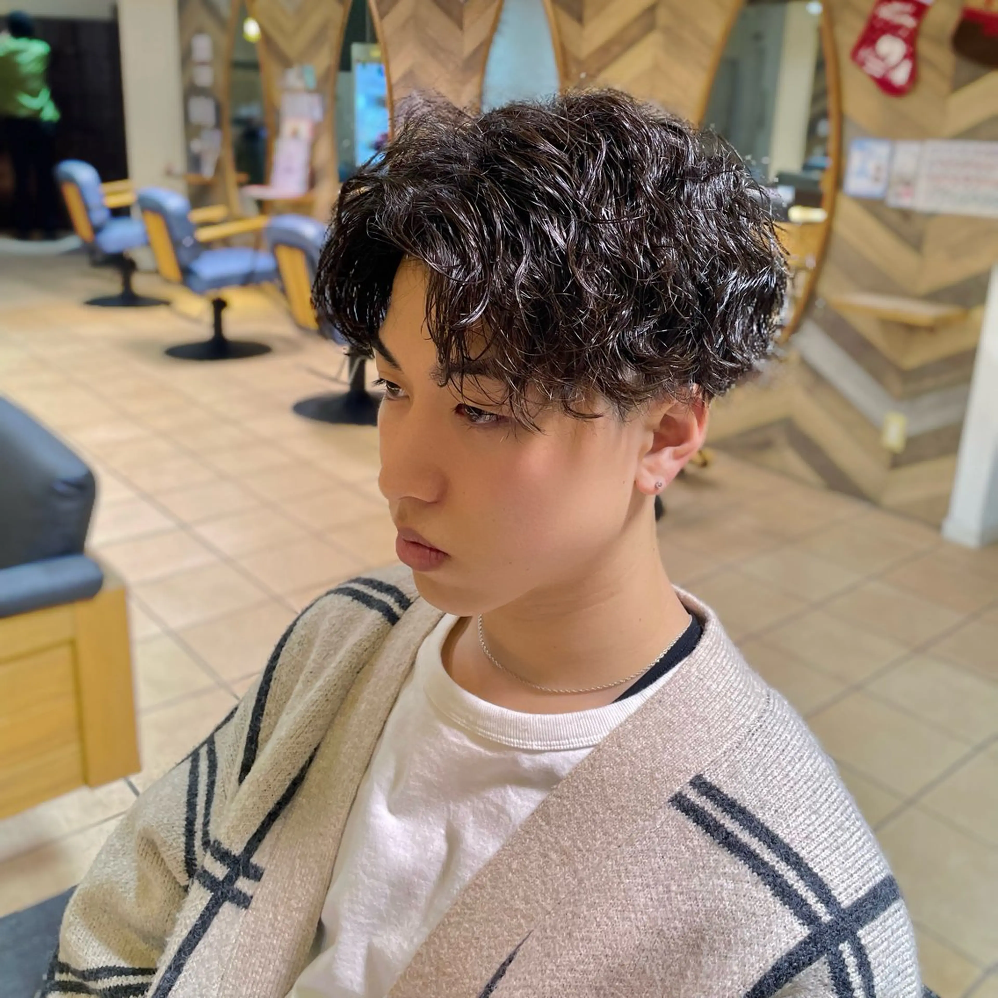 ショート パーマ メンズ センターパート 波巻きパーマ カット パーマ すげさやか ✨メンズカットパーマのヘアスタイル