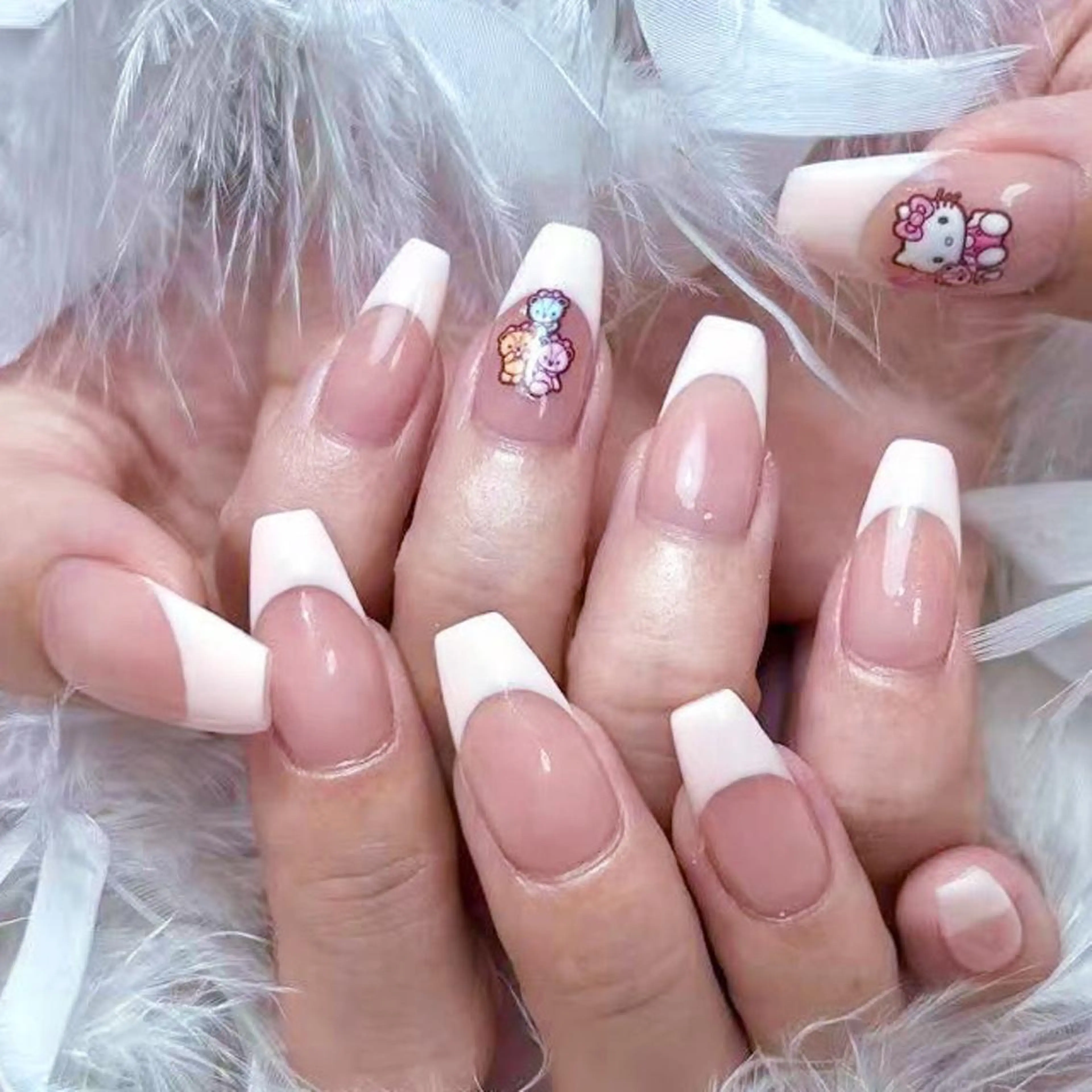 ネイル アートネイル オーロラネイル フラッシュネイル ガーリー キラキラネイル ハンドネイル リナ 💅のネイルデザイン