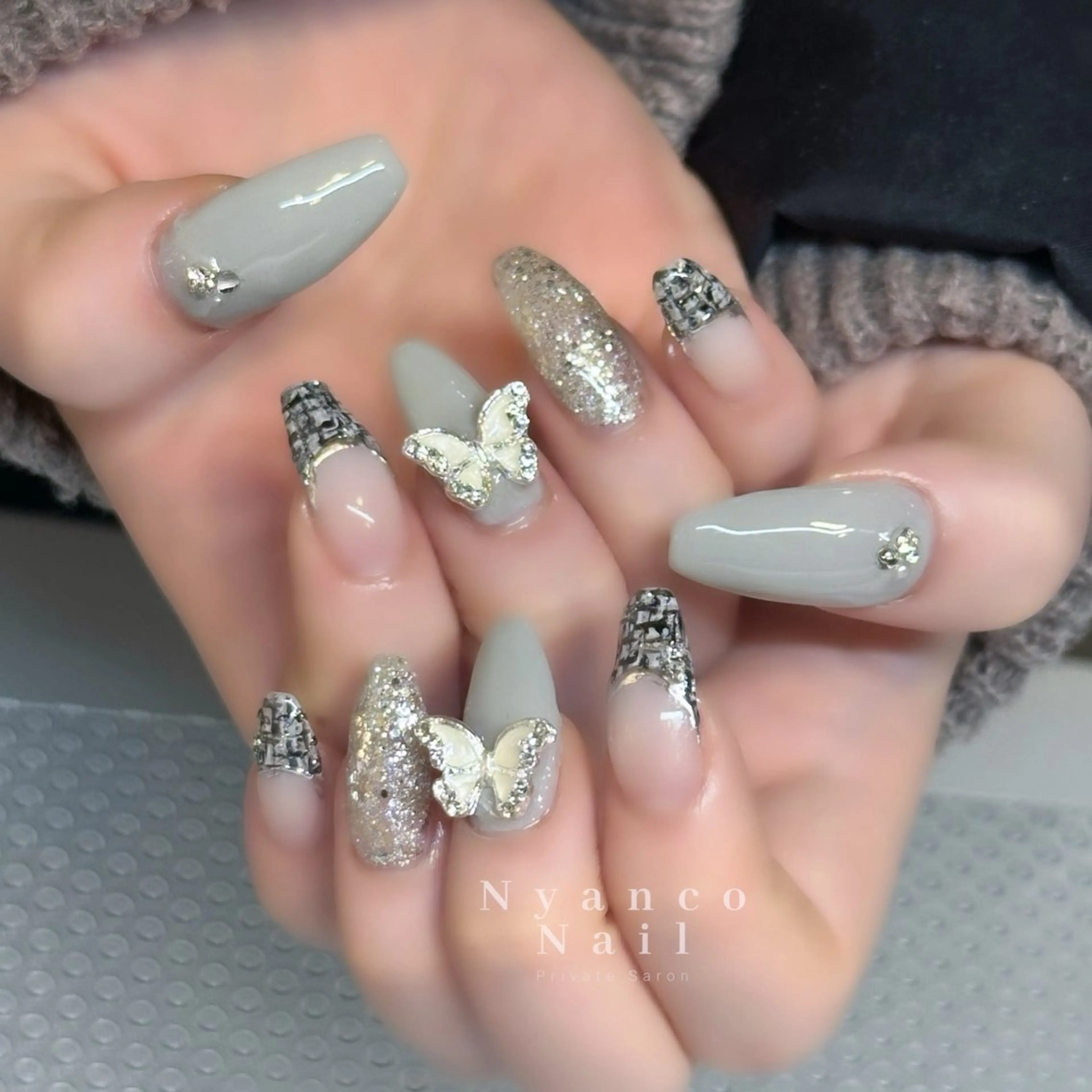 ネイル ジェルネイル キラキラネイル ツイードネイル ワンホンネイル 冬ネイル Nyanco Nailのネイルデザイン