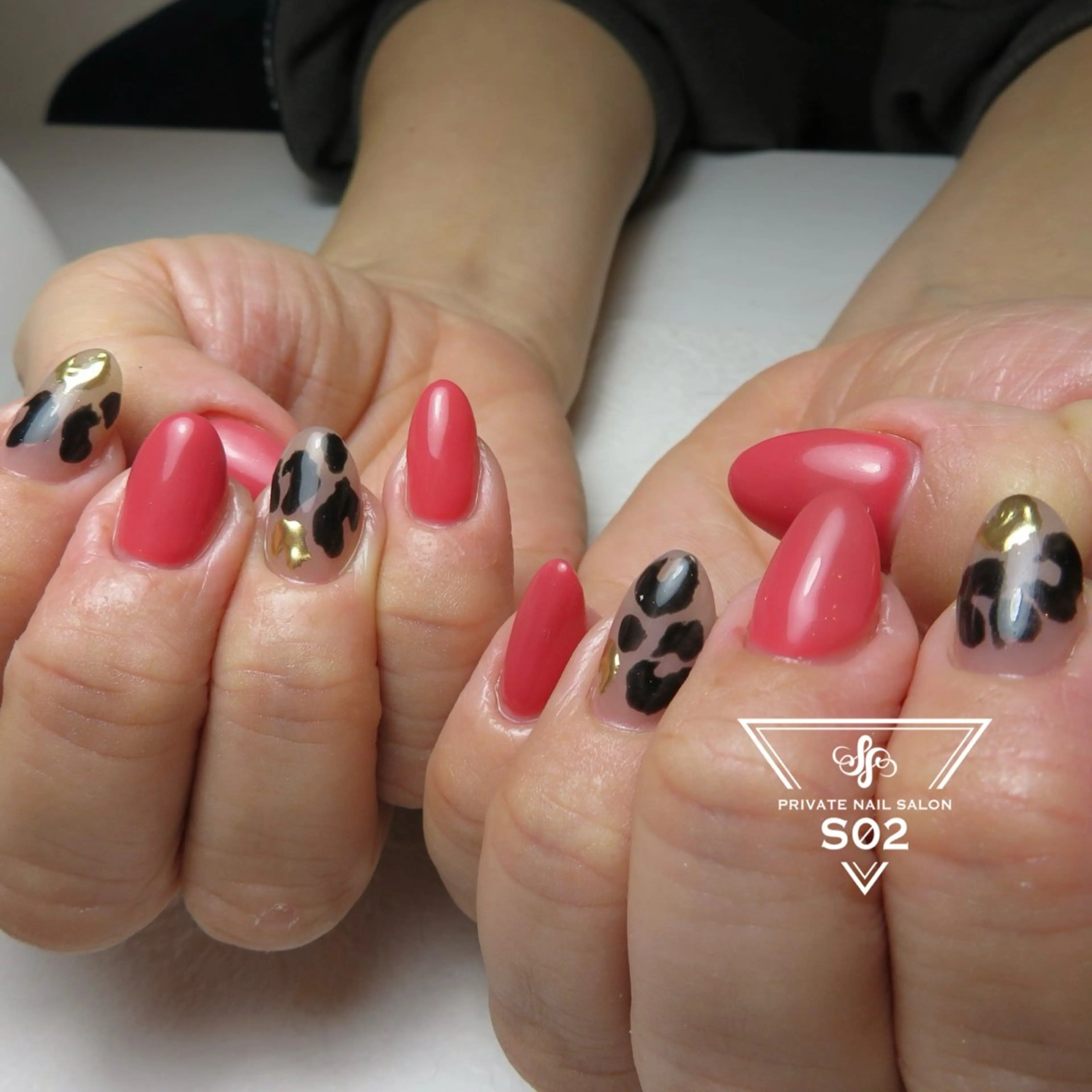 ネイル アニマル柄 ピンク バレンタイン S02 𝙲𝚑𝚒𝚎のネイルデザイン