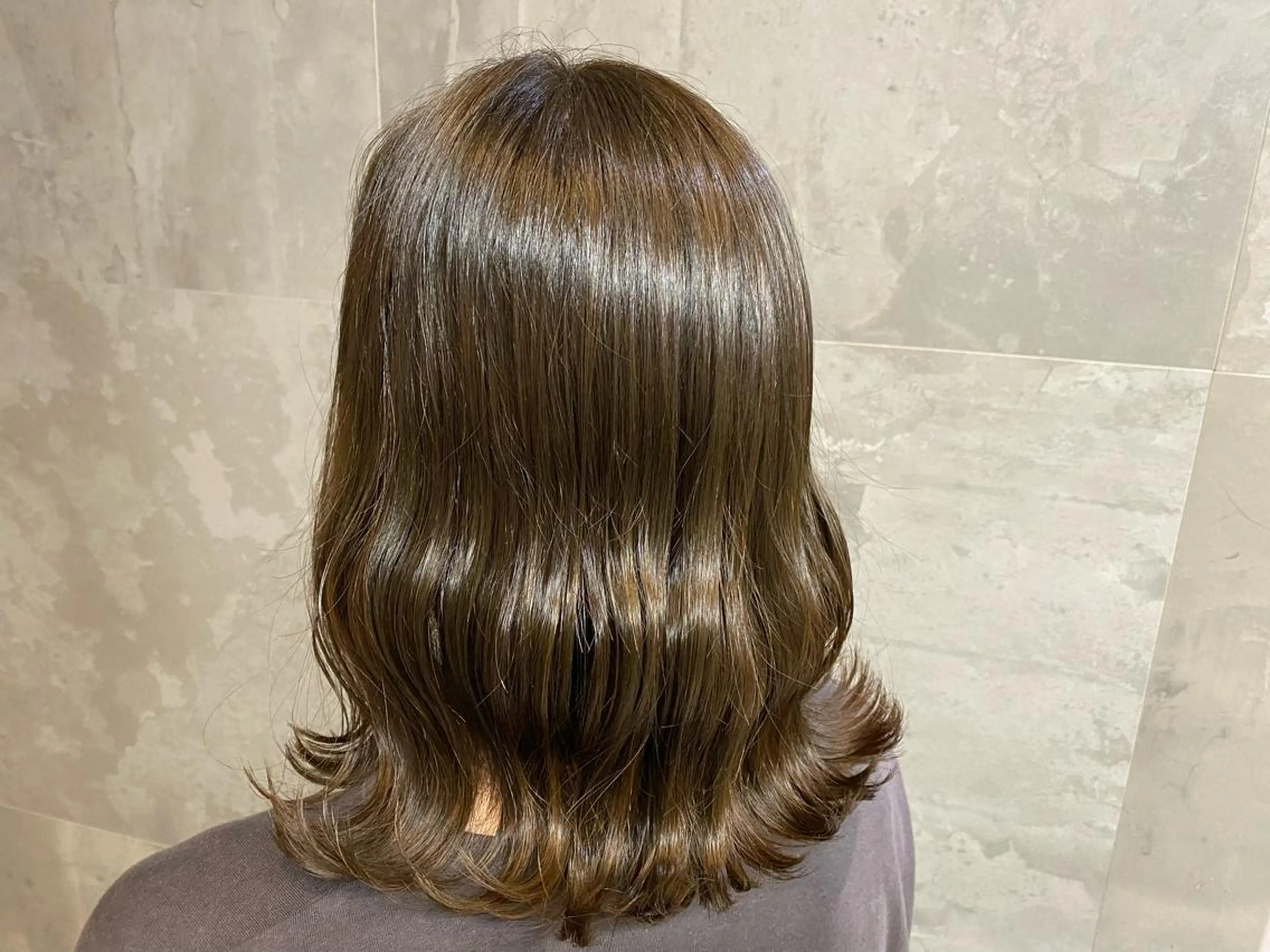 ミディアム 三好 羽美のヘアスタイル