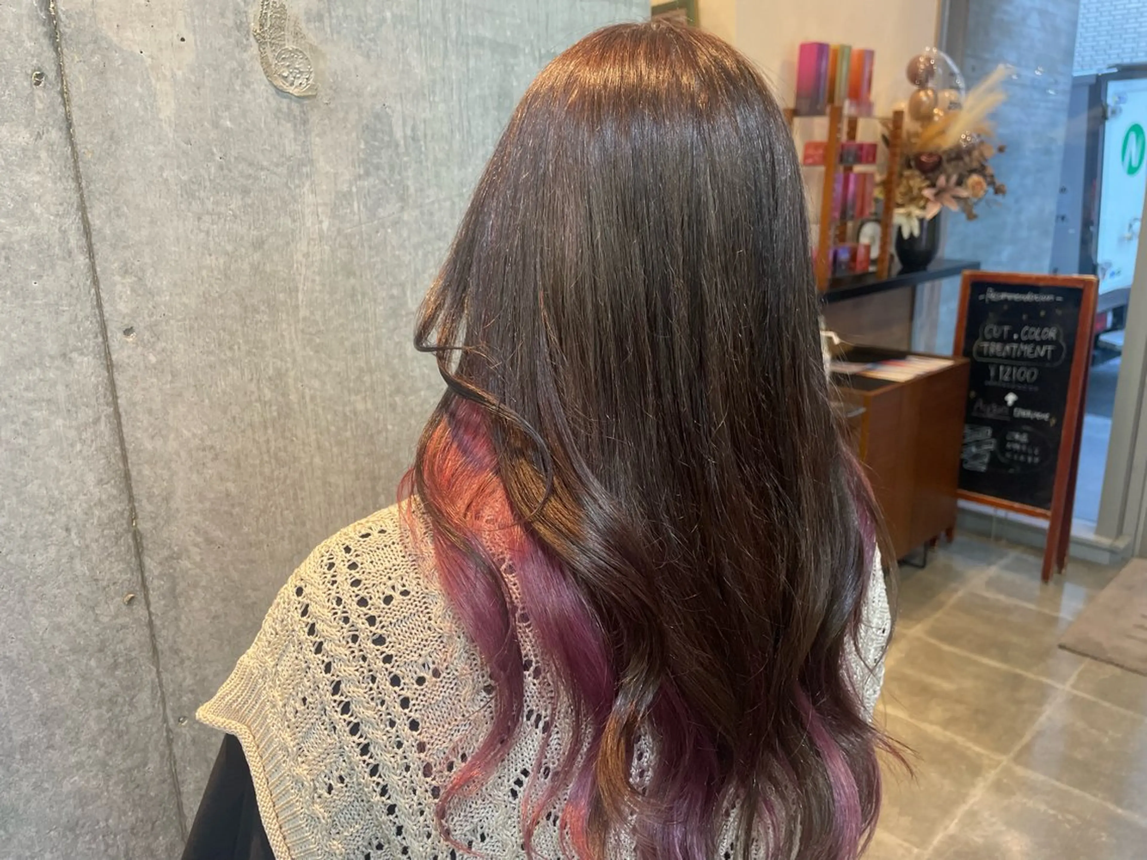 ロング カラー 塩崎 明菜のヘアスタイル