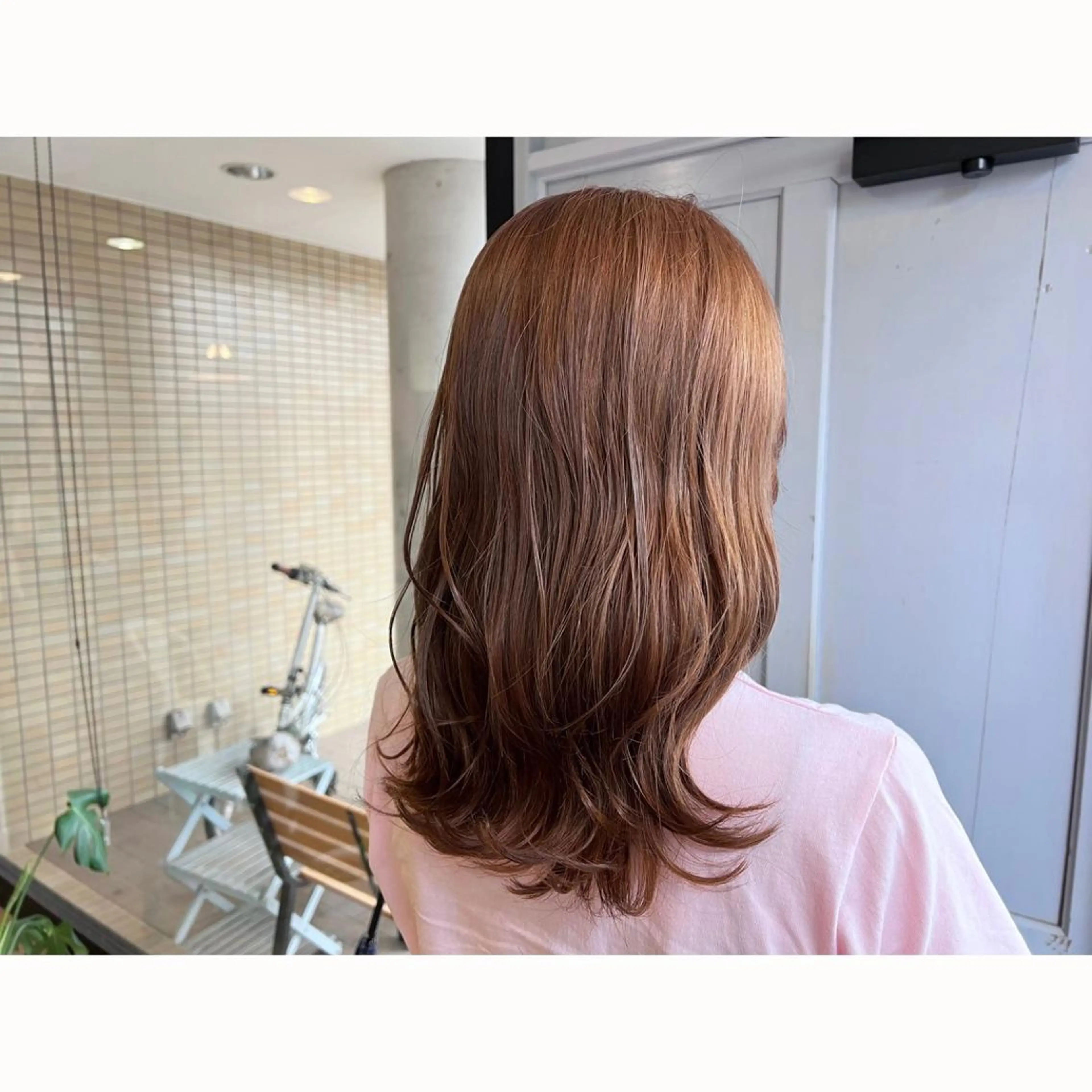 ロング カラー ベージュカラー ブリーチ オレンジ オレンジベージュ ヘアカラー トリートメント ツキダテ ユイのヘアスタイル