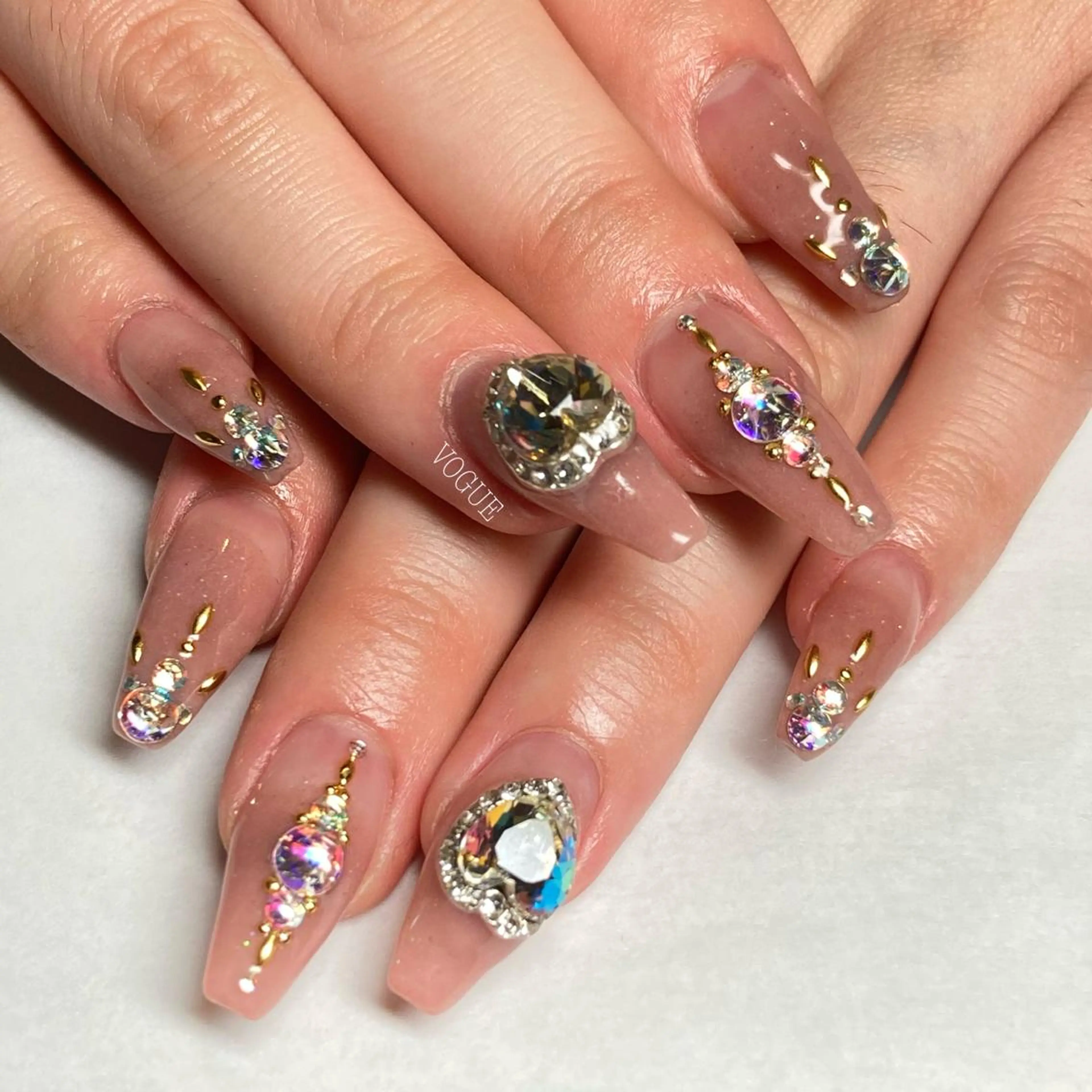 ネイル ストーンネイル ハンドネイル VOGUE ×SWANのネイルデザイン