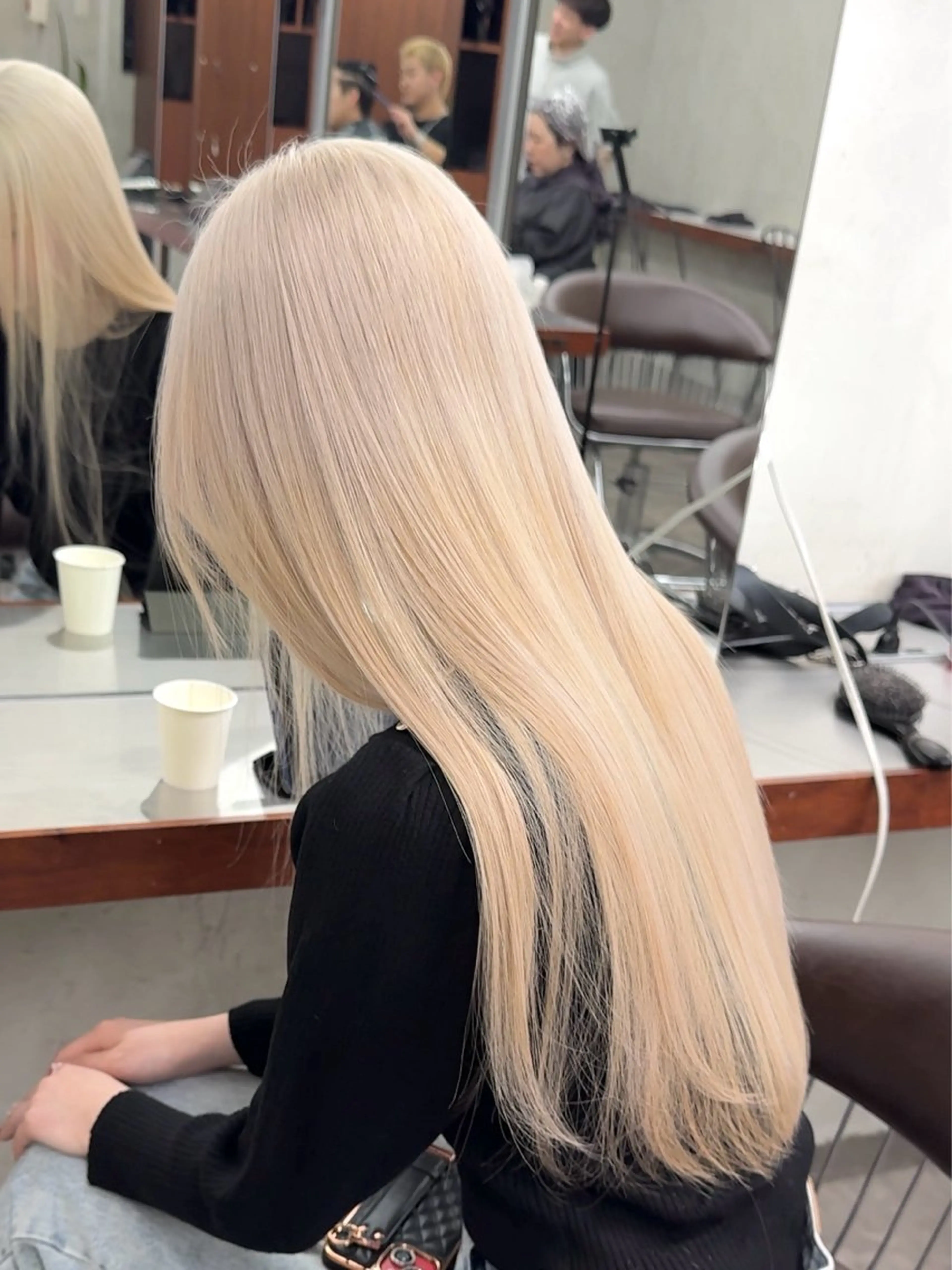 ロング カラー アッシュ ベージュカラー ブリーチ ケアブリーチ ダブルカラー カット ヘアカラー トリートメント ブリーチ　ハイトーン 特化🌈フジタハルキのヘアスタイル