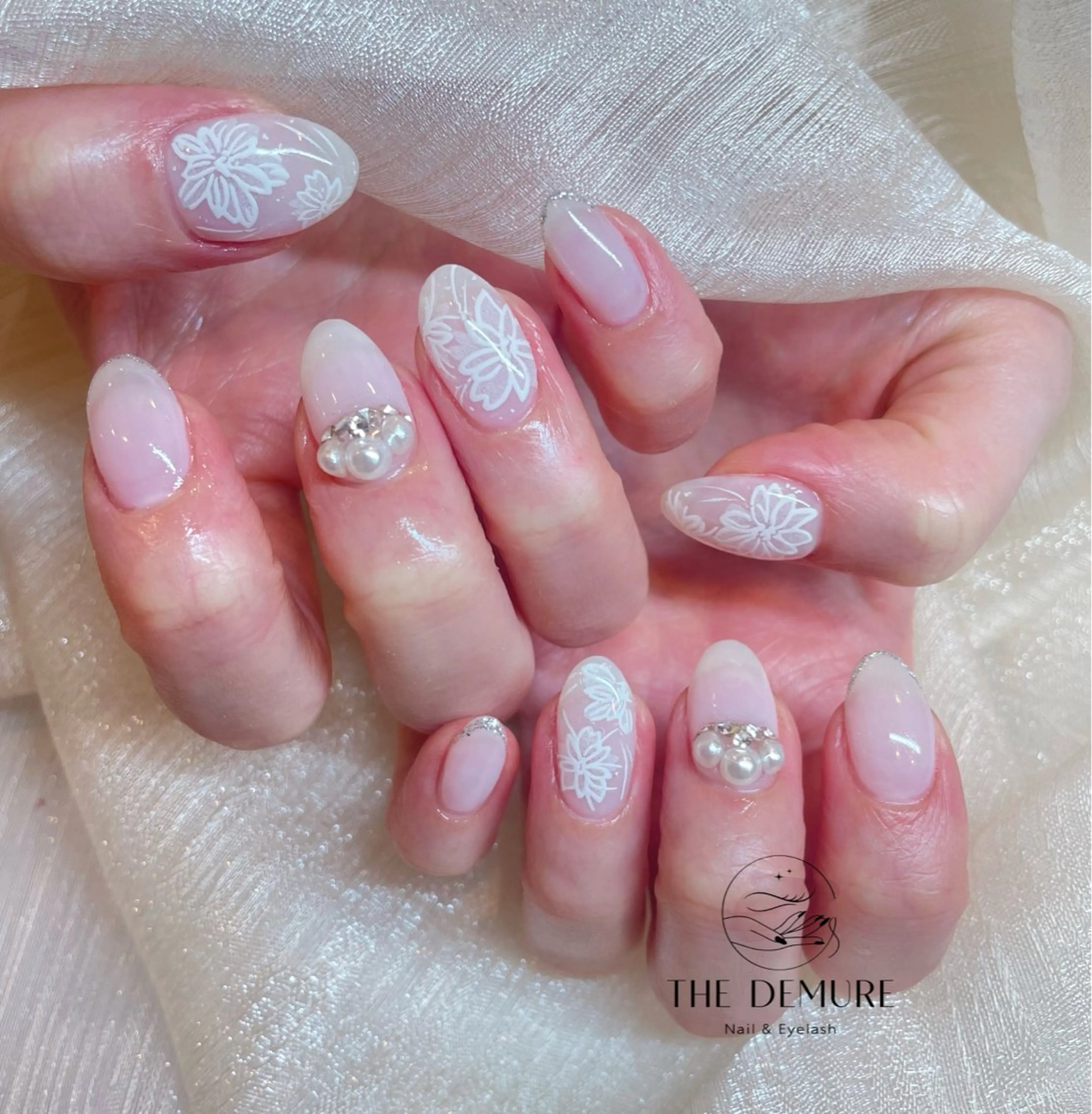 ネイル アートネイル キラキラネイル 韓国ネイル 水色 ロングネイル ハンドネイル ハンドケア NailDemure 【銀座店】のネイルデザイン