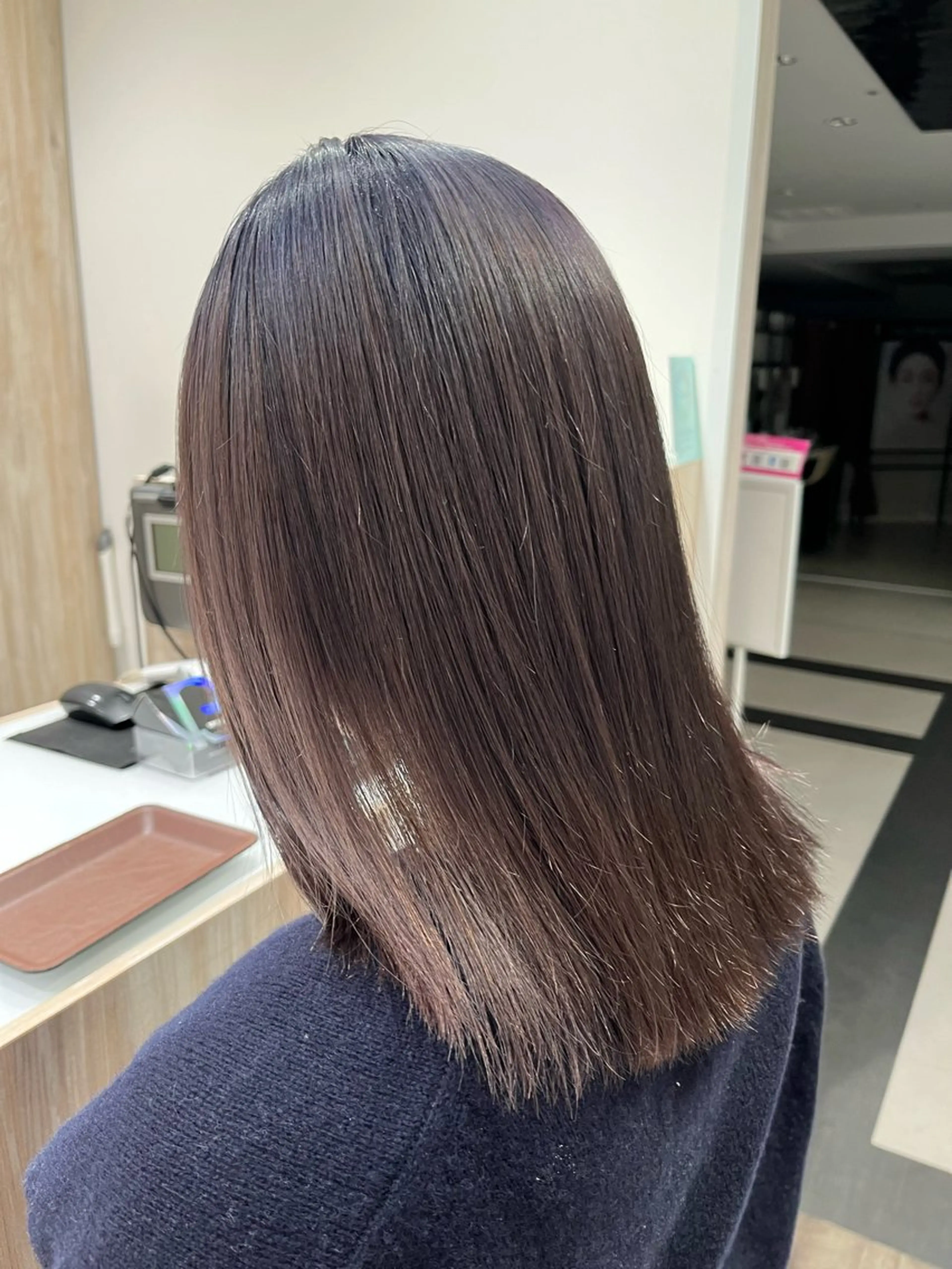 ミディアム カラー ブリーチ グレージュ パープルカラー パープルグレージュ 宝徳 伶奈のヘアスタイル