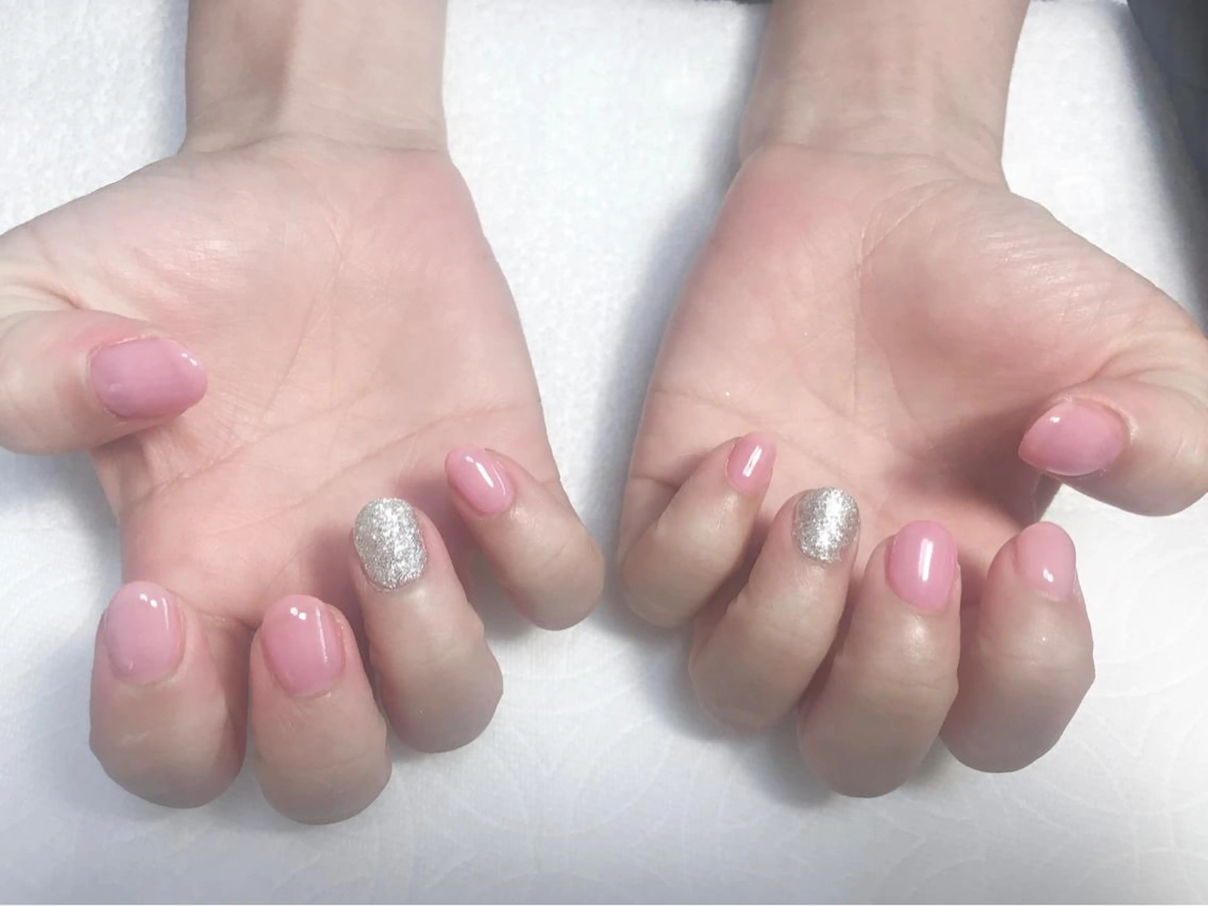 ネイル ジェルネイル ラメ(グリッター) ワンカラーネイル シルバー ハンドネイル nailroom DIASOMNIAのネイルデザイン