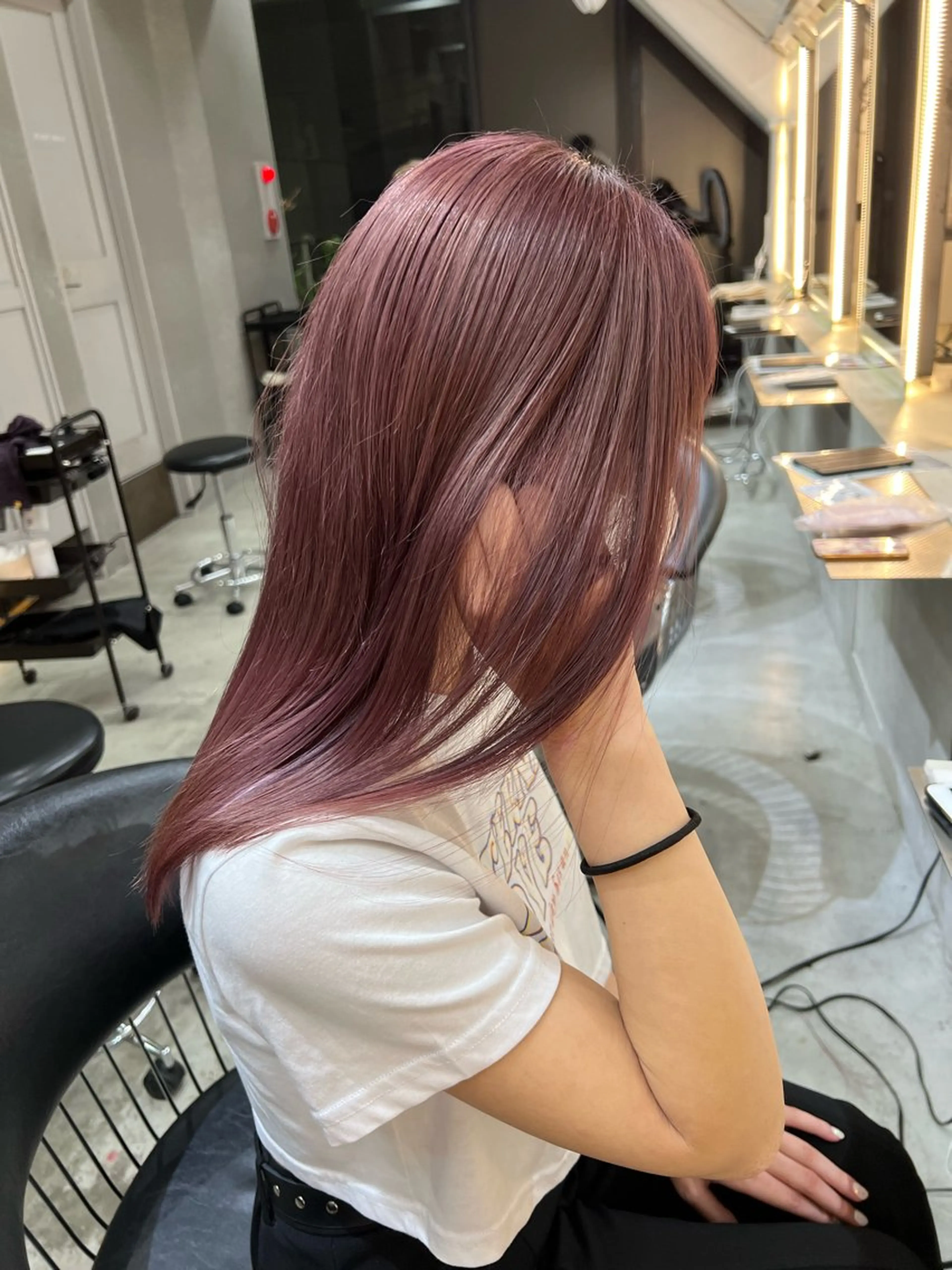 セミロング カラー ブリーチ ラベンダーカラー ピンクカラー ピンクラベンダー カット ヘアカラー トリートメント ブリーチ特化 梅田本多翔のヘアスタイル