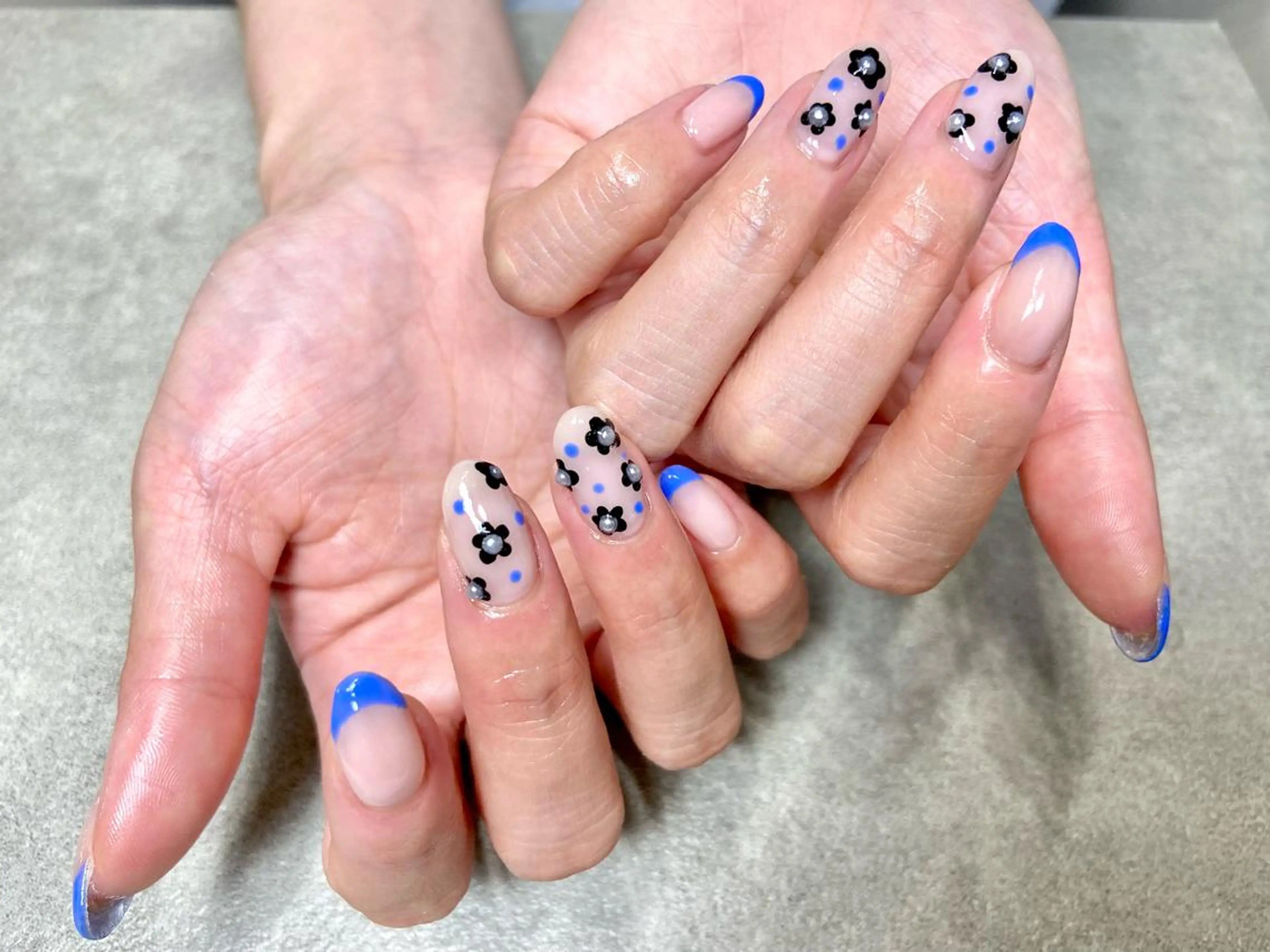 ネイル ブルー フラワーネイル フレンチネイル salon de oct.のネイルデザイン